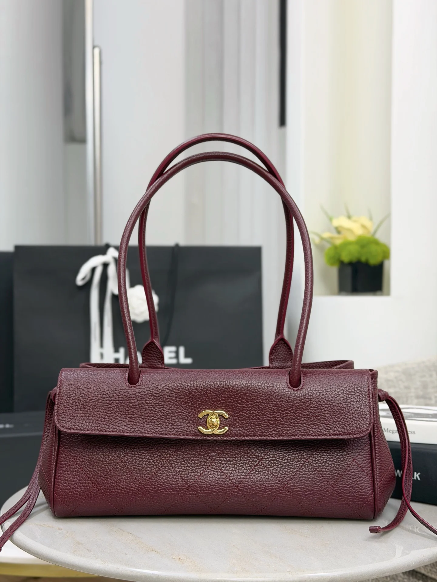 Сумка Chanel с ручками, цвет бордовый - изображение 1