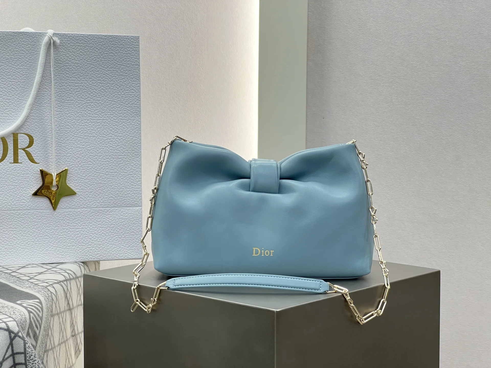 Сумка Dior Bow голубая с бантом - изображение 1