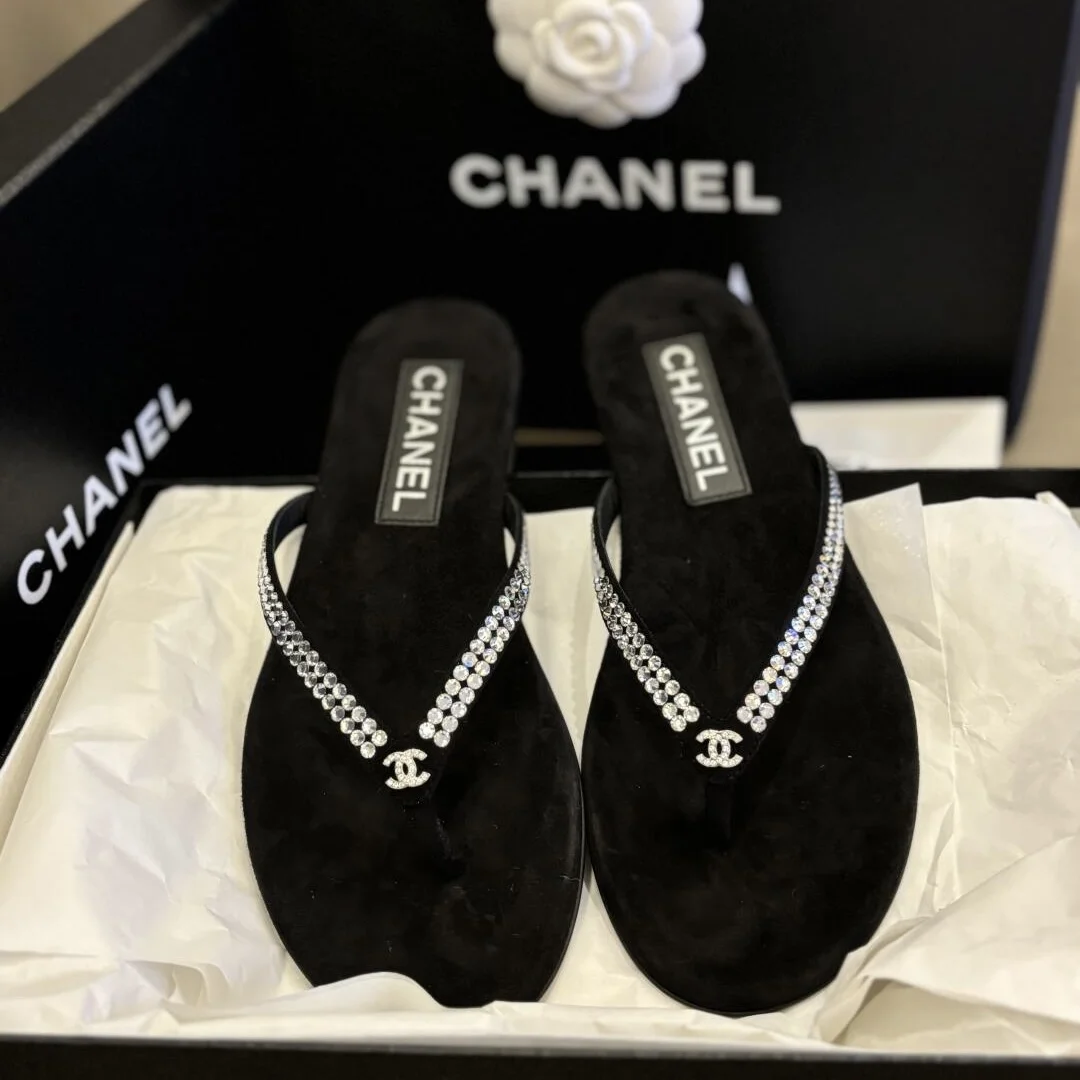 Chanel Черные шлепанцы со стразами - изображение 1