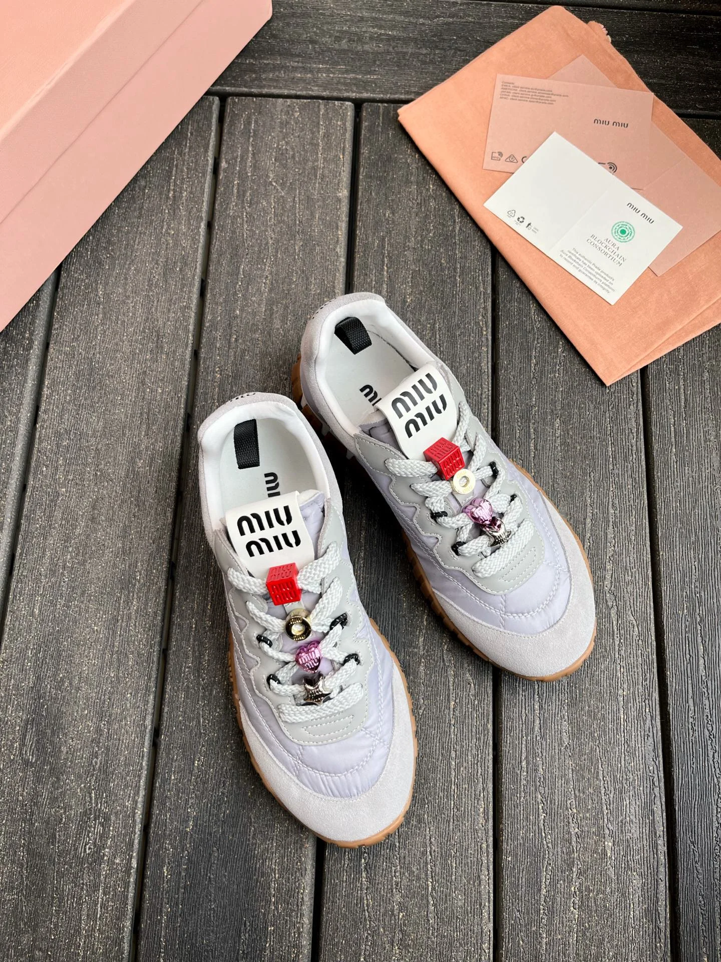 Женские кроссовки Miu Miu в стиле Агаи с декором