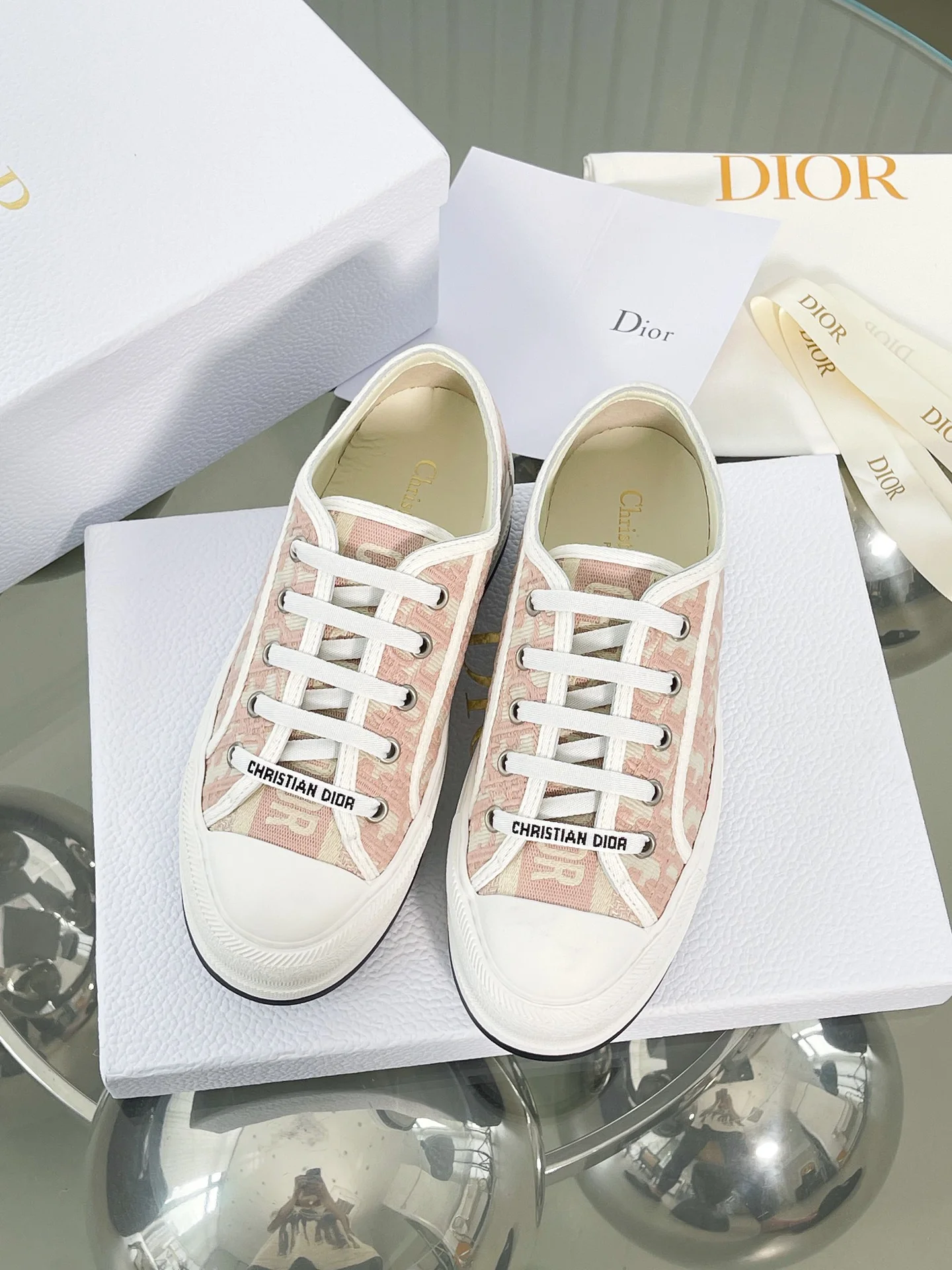 Женские кроссовки Christian Dior с пастельным узором