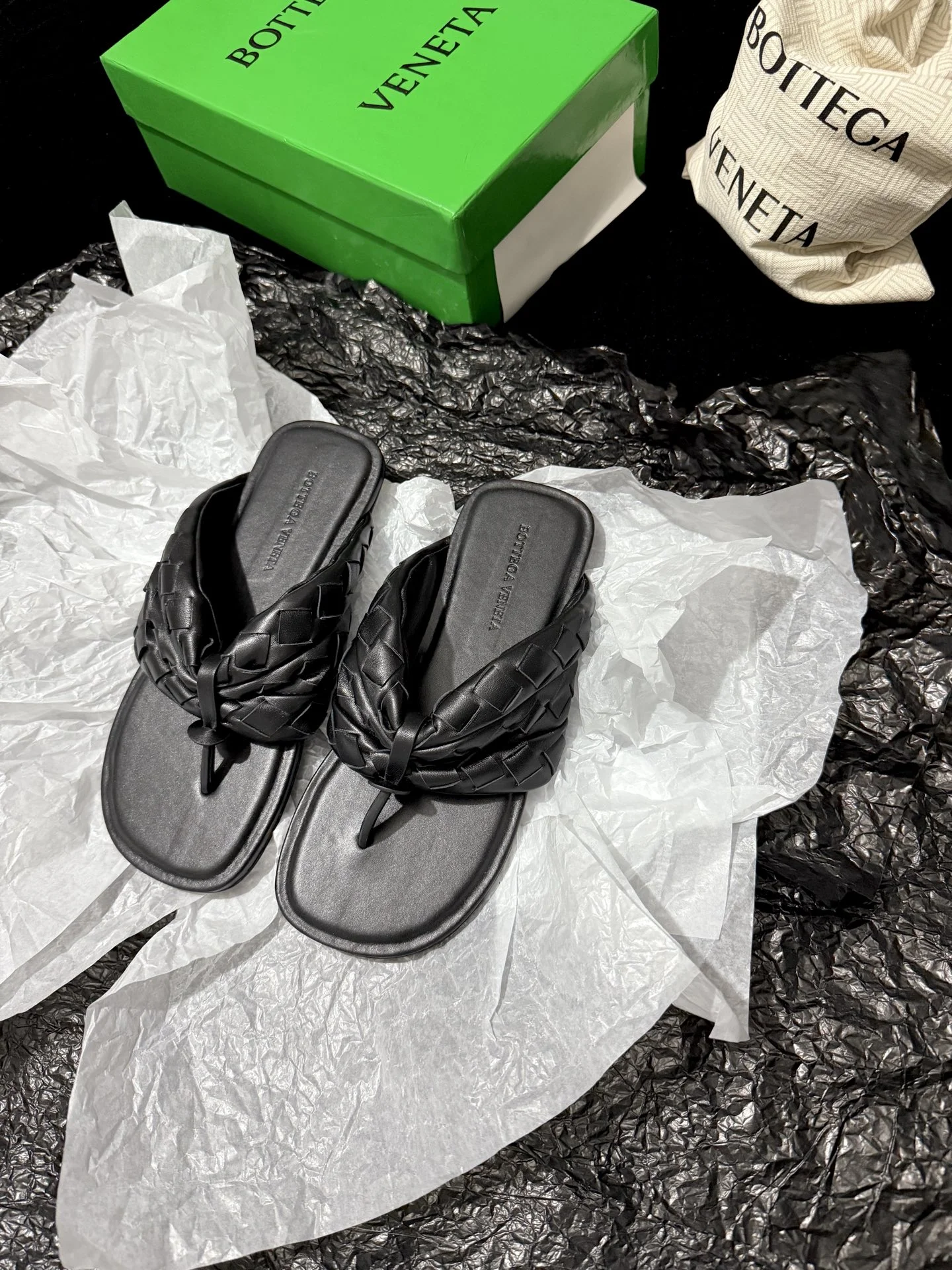 Женские плетеные сандалии Bottega Veneta - изображение 1