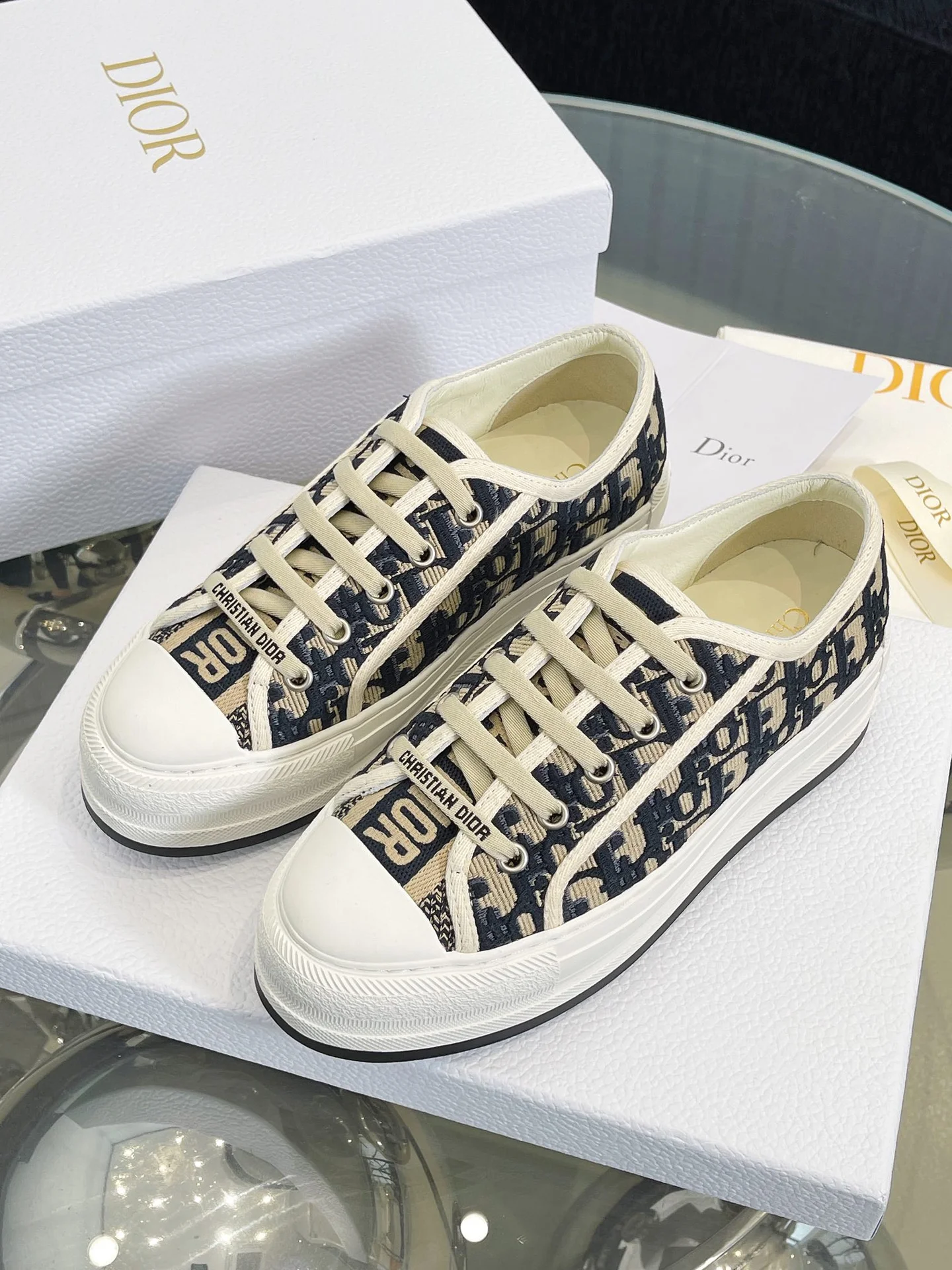 Женские кроссовки Christian Dior - изображение 1