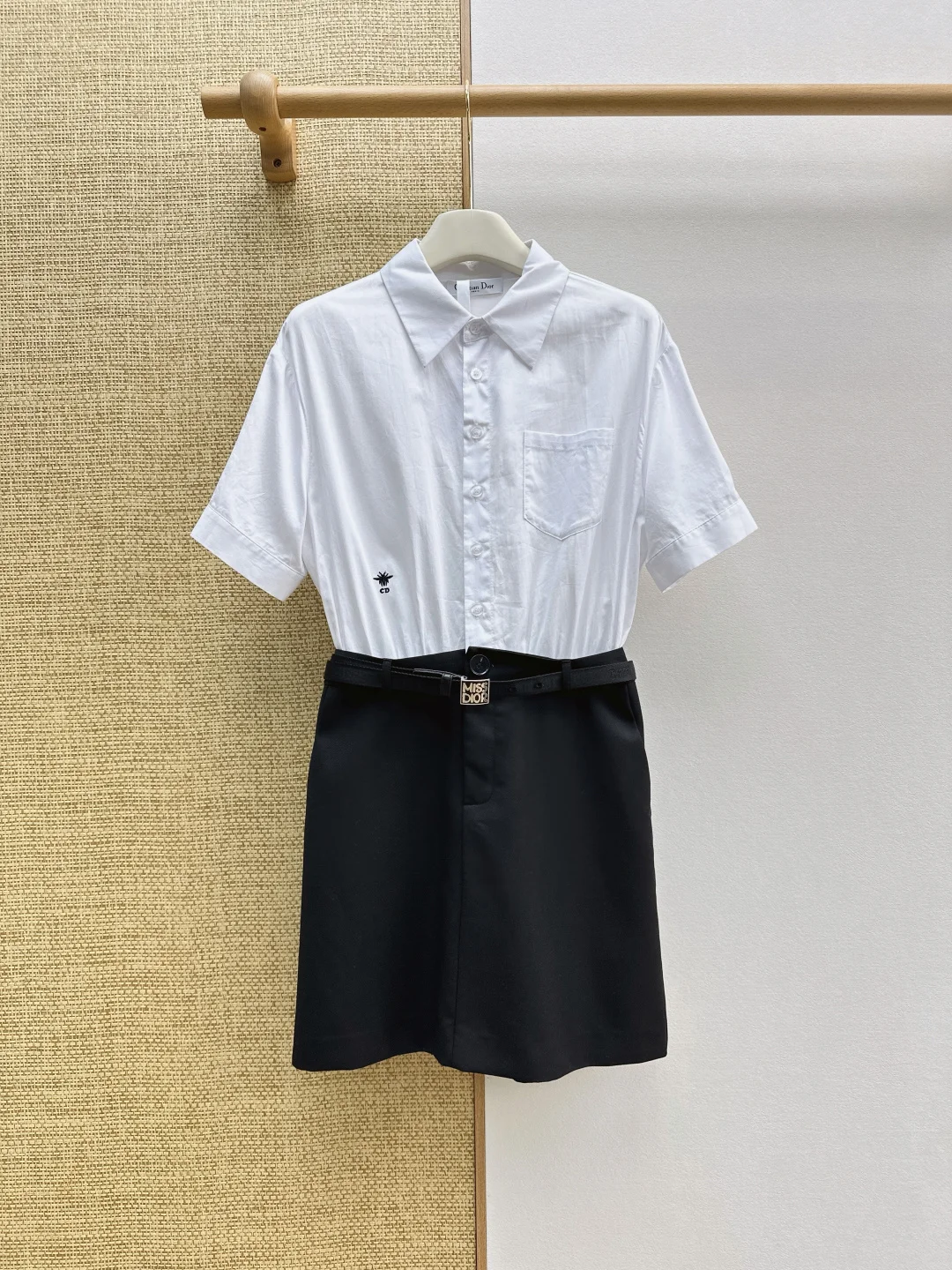 Платье повседневное Christian Dior черно-белое с поясом