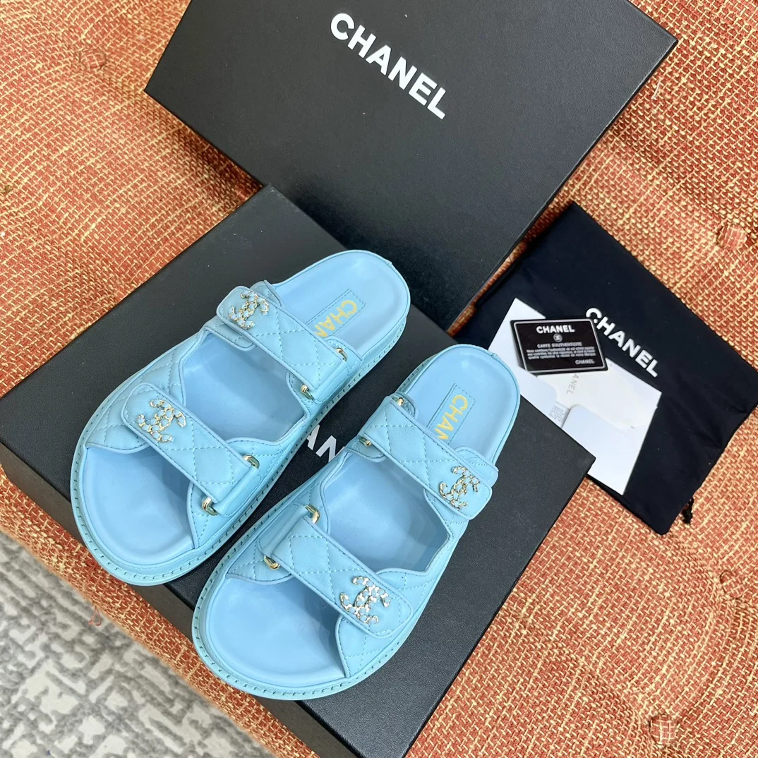 Сандалии Chanel, светло-голубые, классическая коллекция - изображение 1