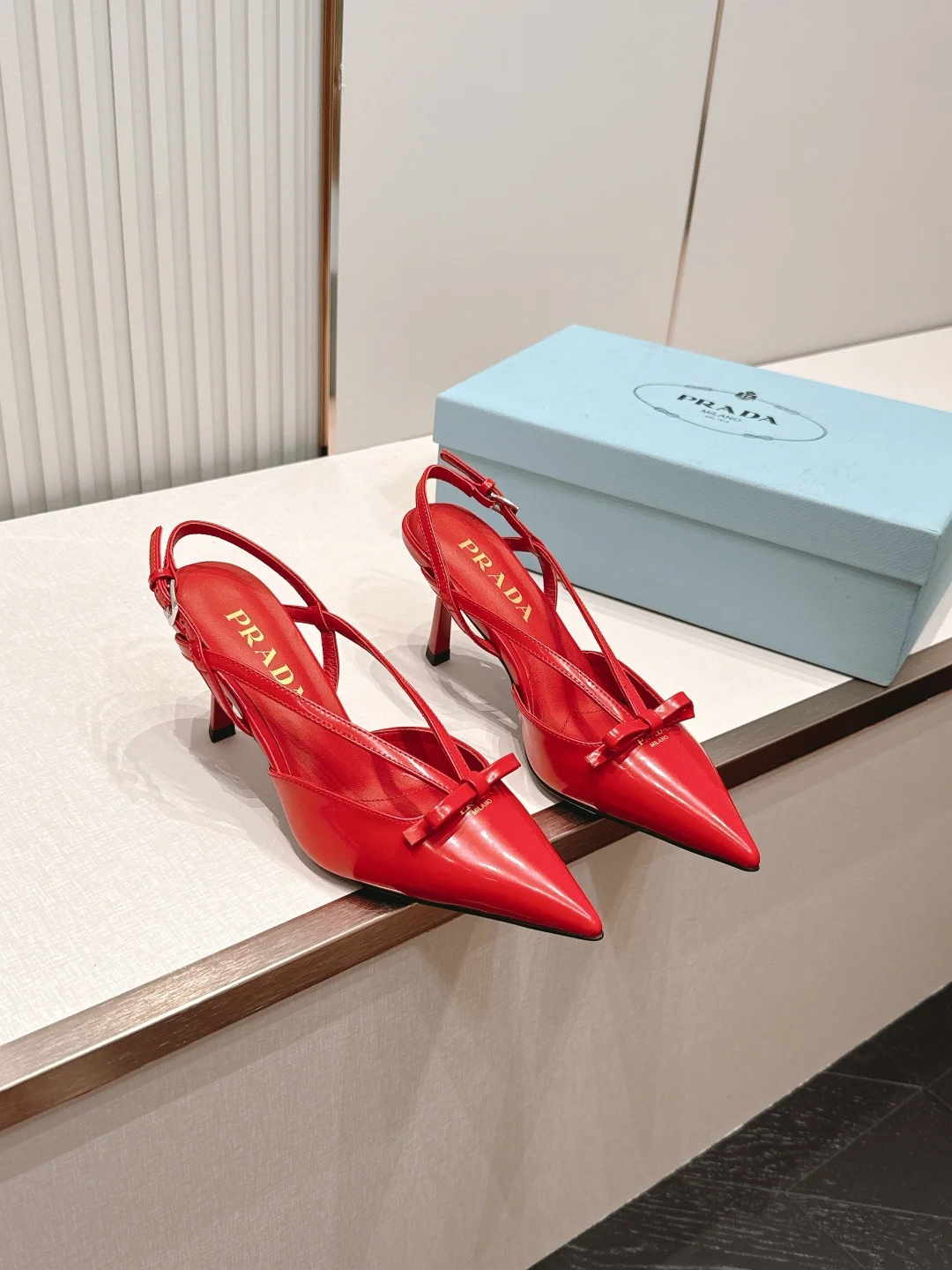 Босоножки Prada остроносые с бантом - изображение 1