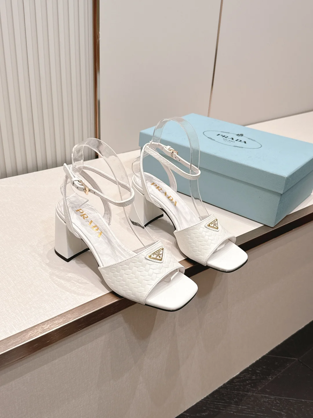 Босоножки женские Prada белые с треугольным логотипом