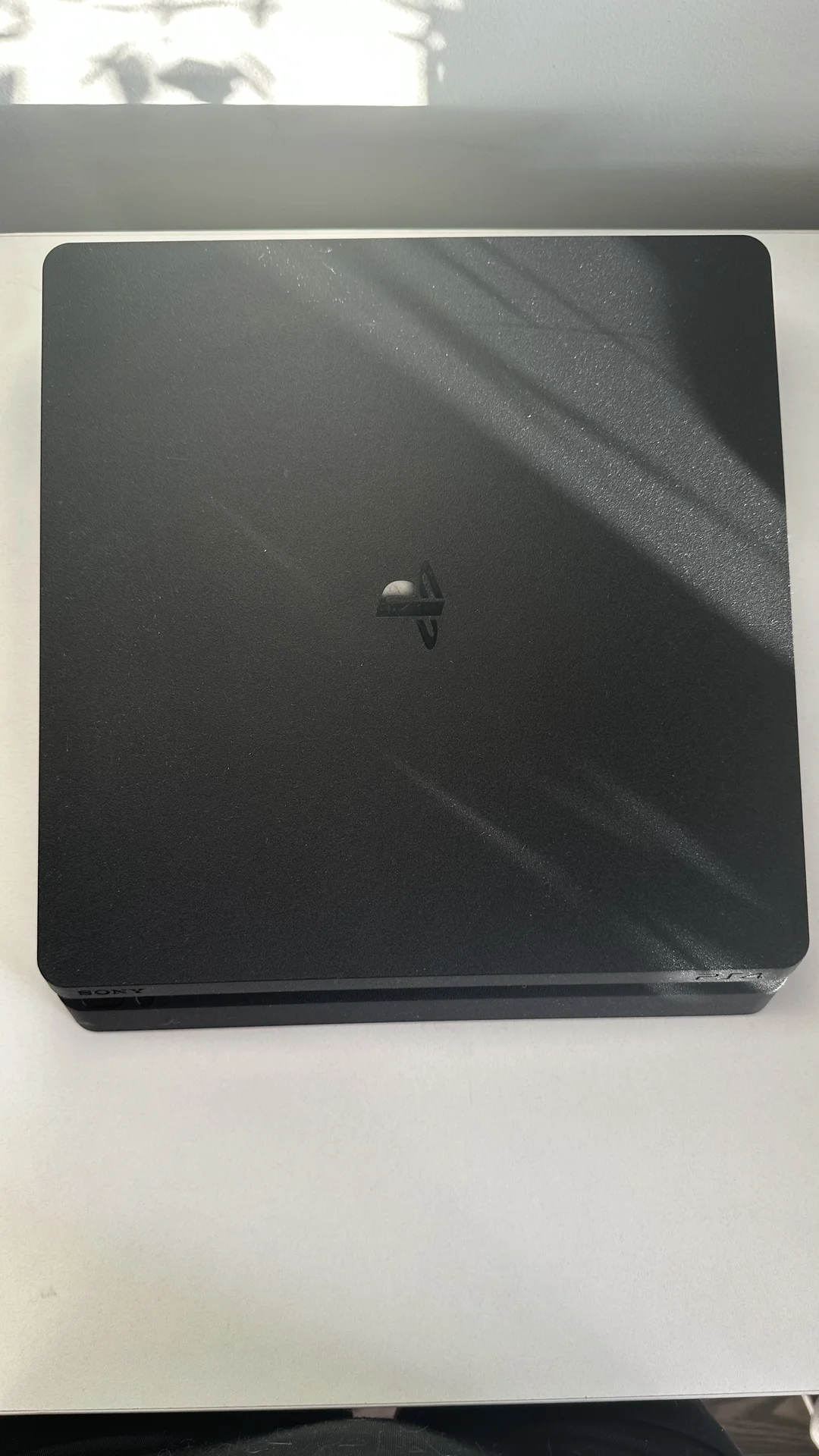 Sony playstation 4 slim 1 tb, б/у, ps4 - изображение 1