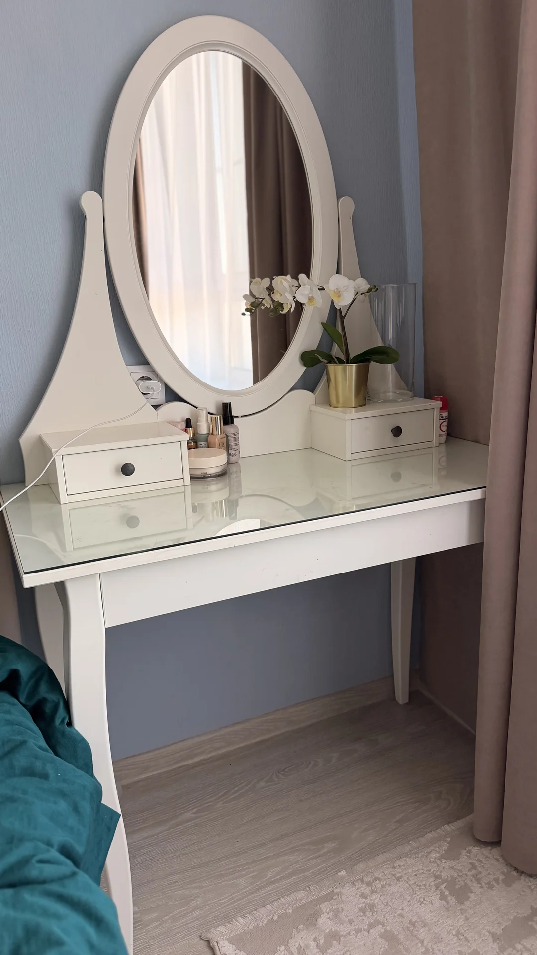 продам столик туалетный IKEA - изображение 1
