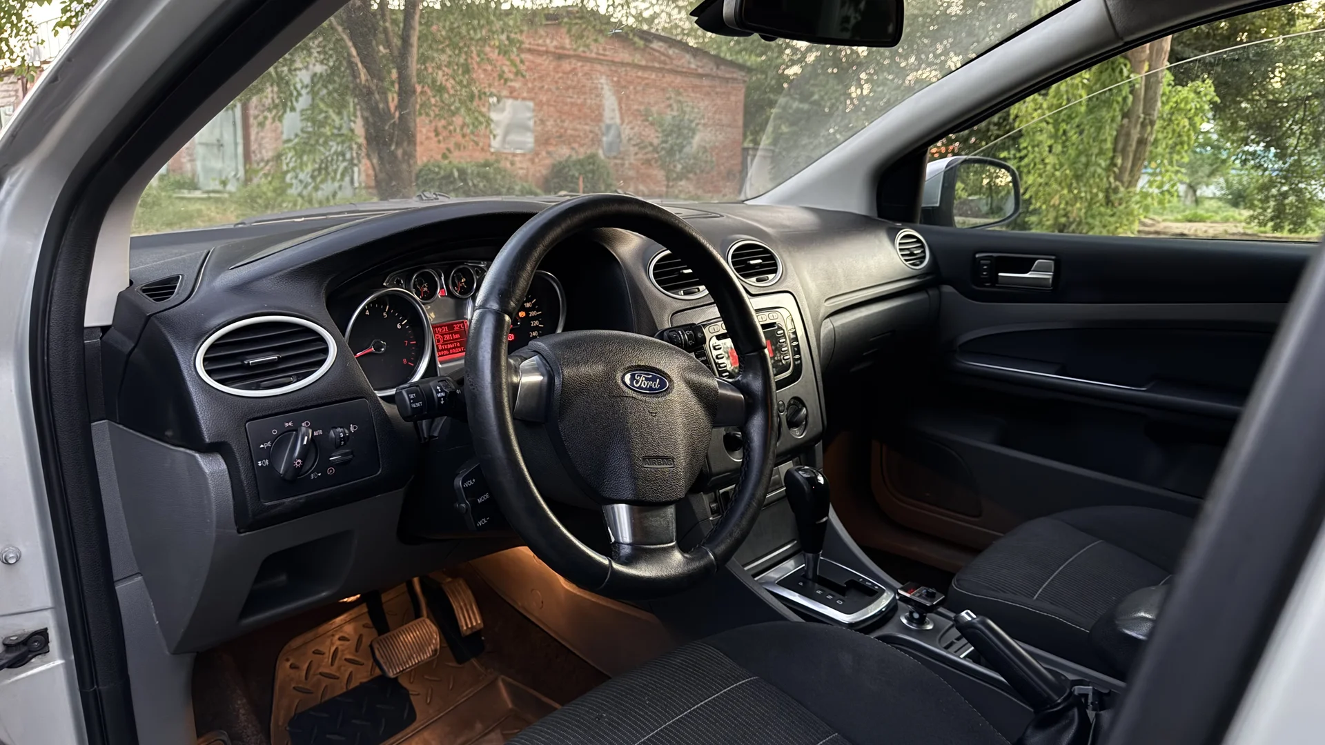 Ford focus 1.6 AT 2011 - миниатюра 7