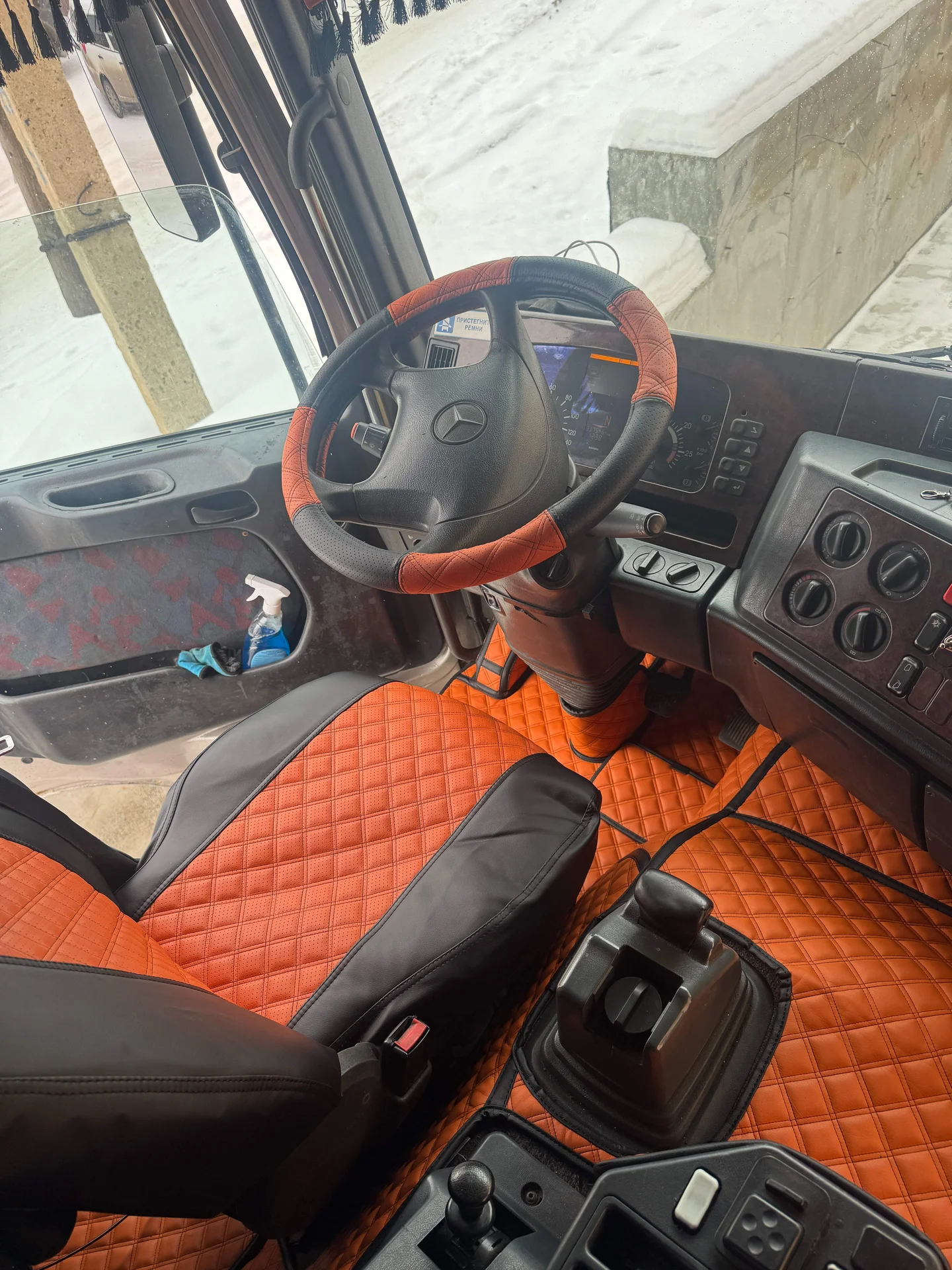 Ковры 3D и чехлы Mercedes MP-1 (Актрос) / Экокожа - миниатюра 4