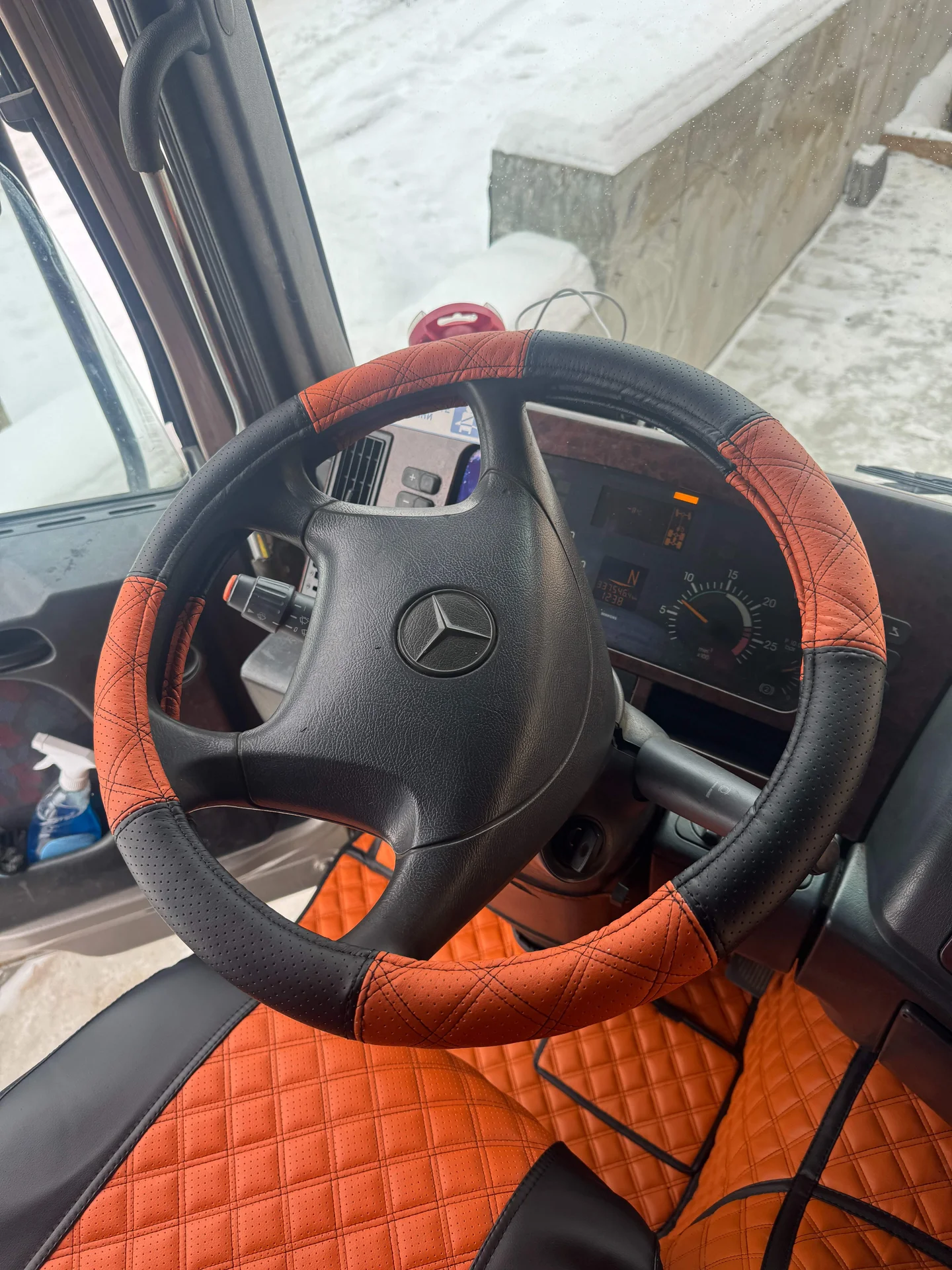 Ковры 3D и чехлы Mercedes MP-1 (Актрос) / Экокожа - миниатюра 6
