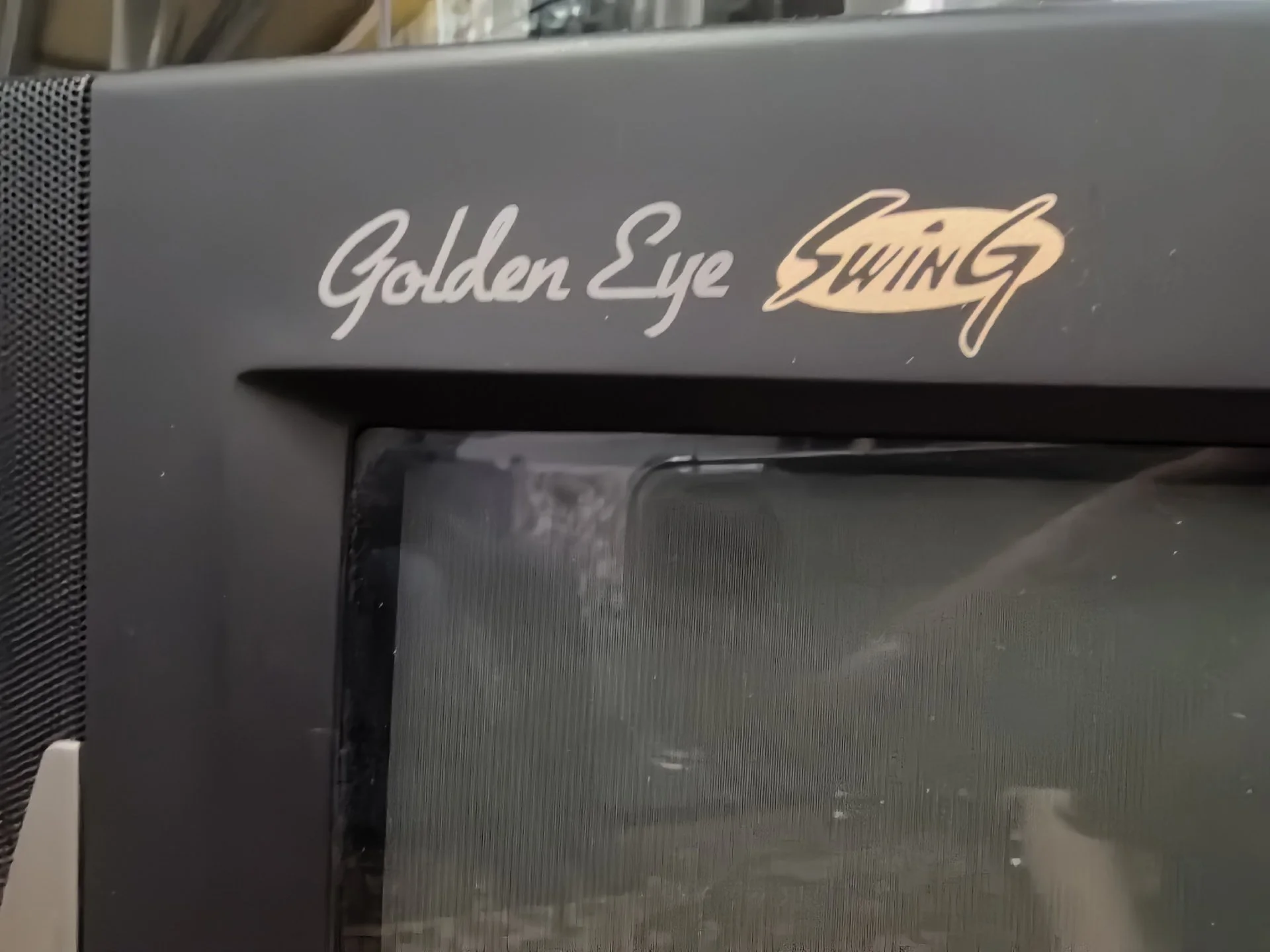 Телевизор LG Golden Eye Swing - миниатюра 2