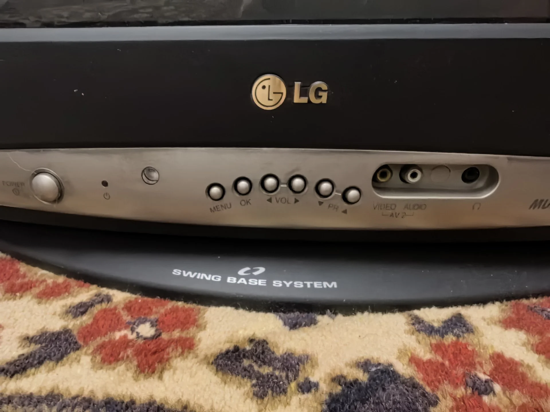 Телевизор LG Golden Eye Swing - миниатюра 4