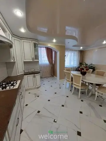 Продается 4-комнатная квартира с ремонтом в...
