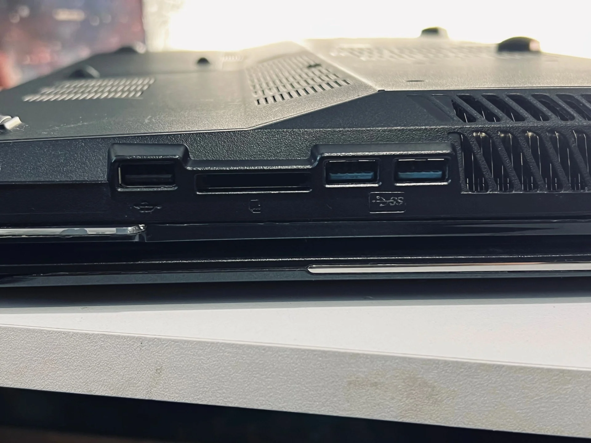 Игровой ноутбук MSI GT683 8Gb озу 320gb hdd - миниатюра 4
