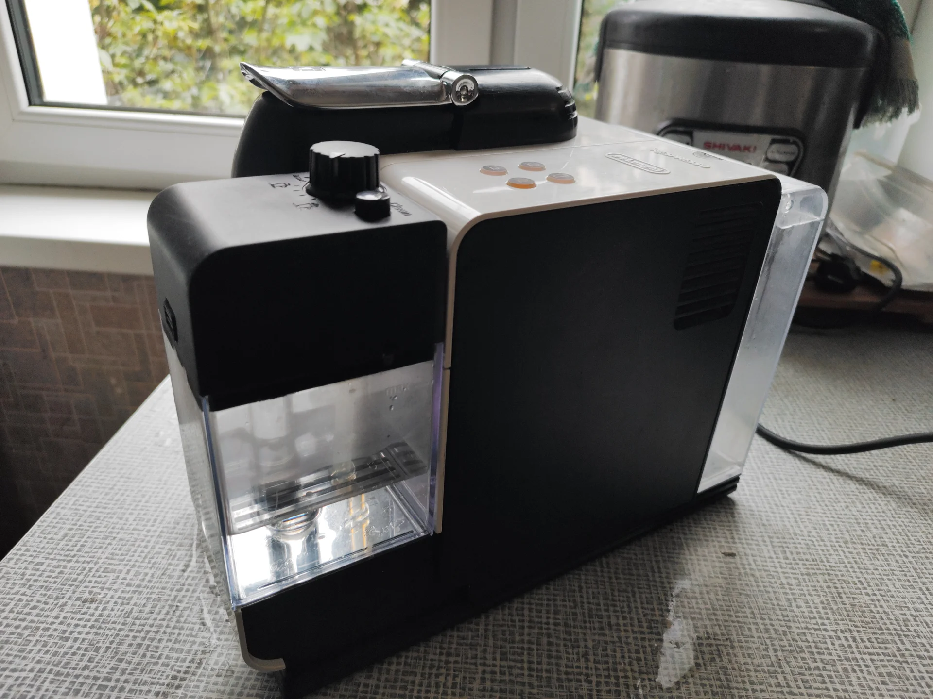 Капсульная кофемашина delonghi nespresso en520 - миниатюра 3