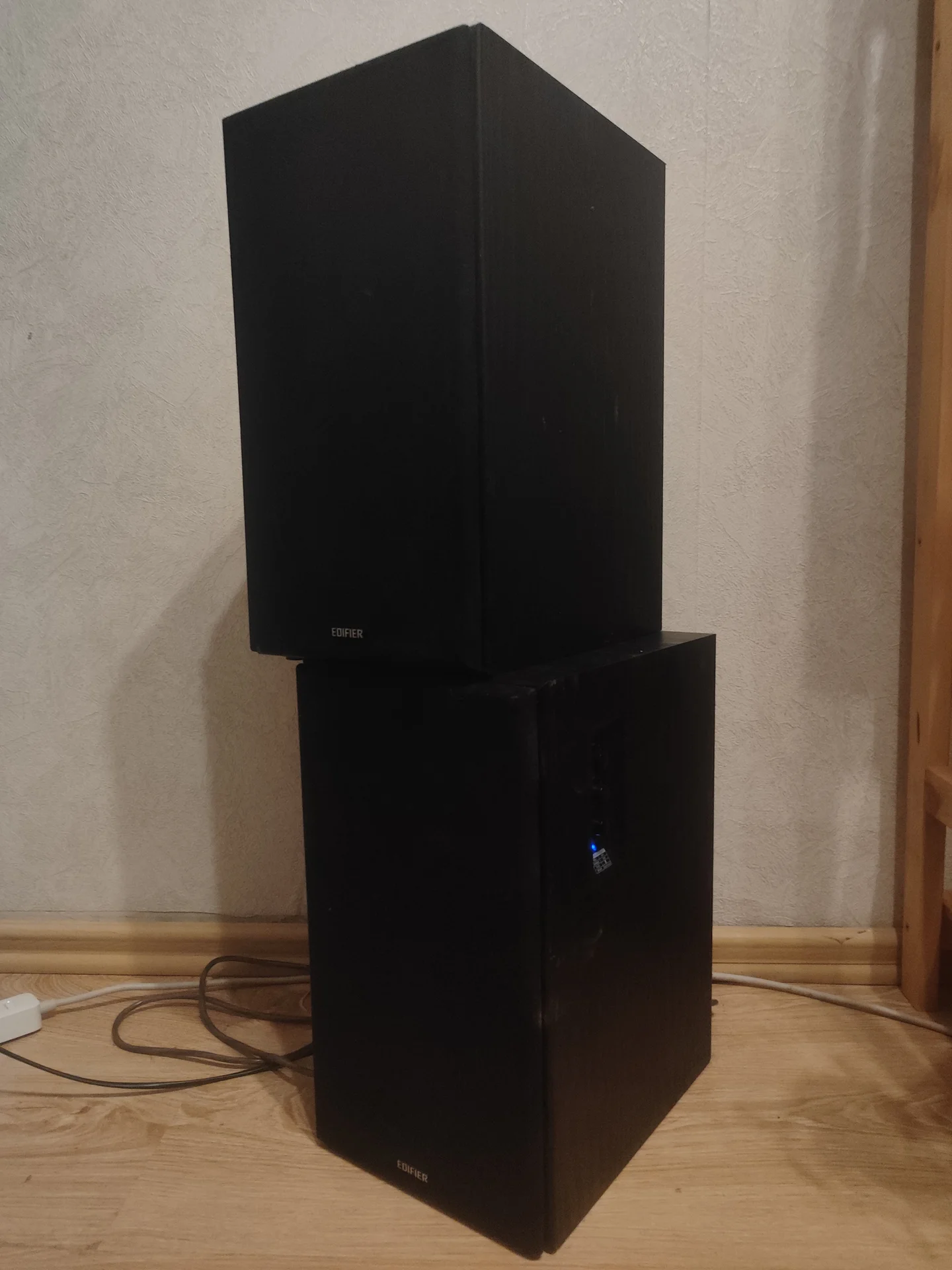 Акустические колонки Edifier 2730db - изображение 1