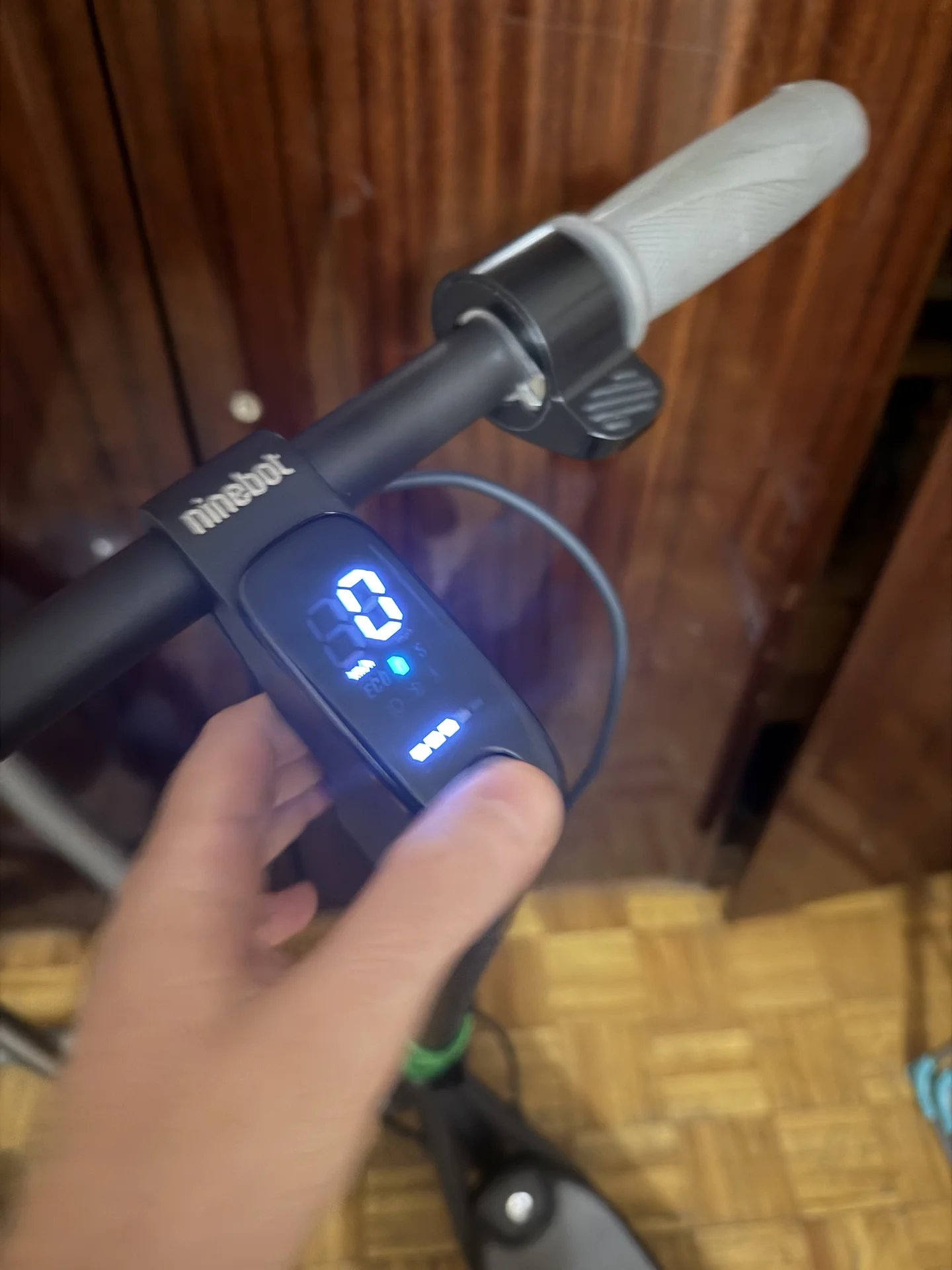 самокат ninebot f25e - миниатюра 10
