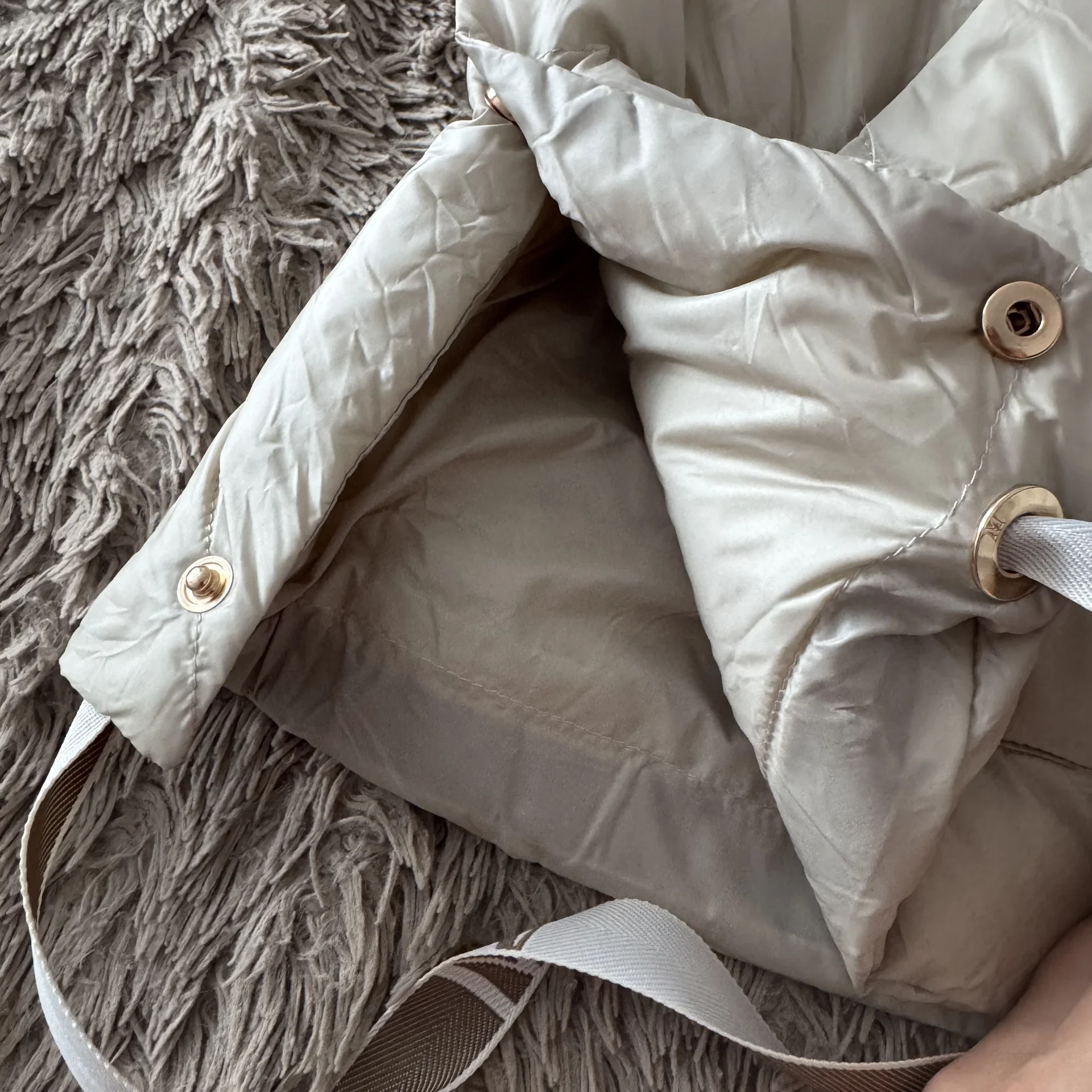 Пуховая жилетка Max Mara стеганая с капюшоном - миниатюра 3