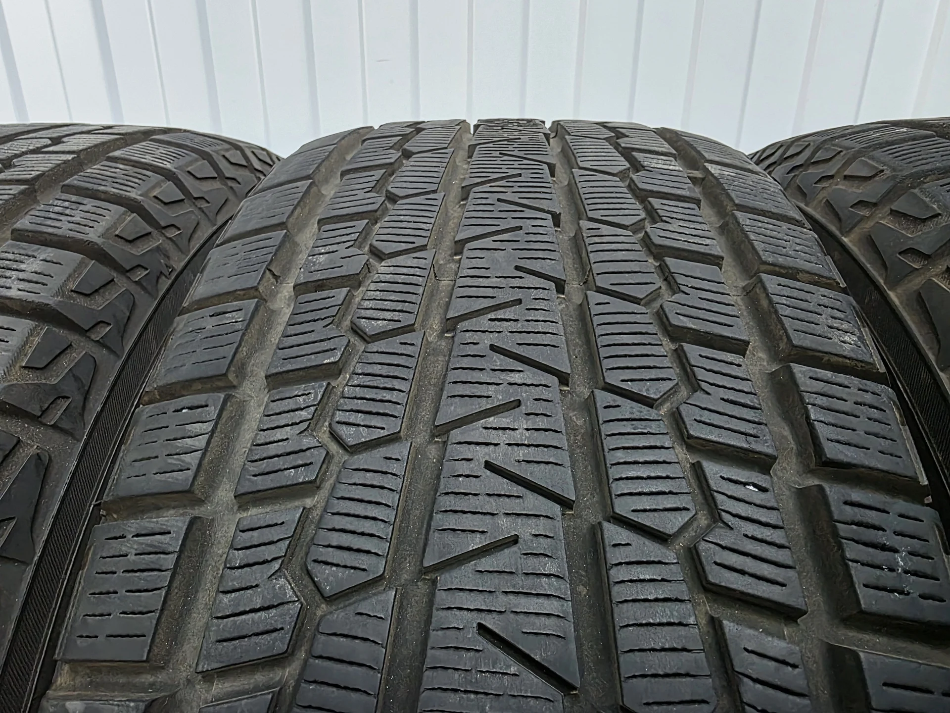 шины 265/65R17 Yokohama - миниатюра 3