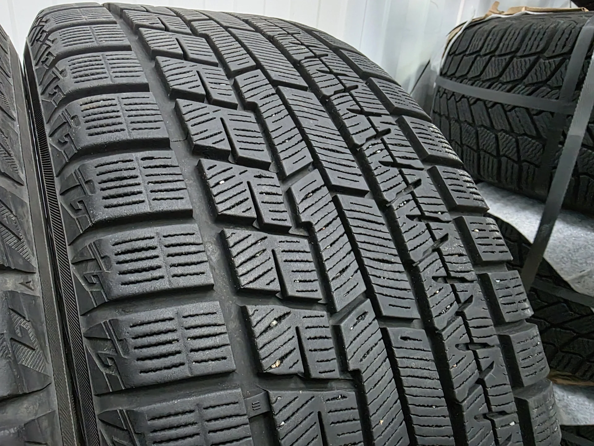 Шины 245/45R19 Yokohama - миниатюра 9
