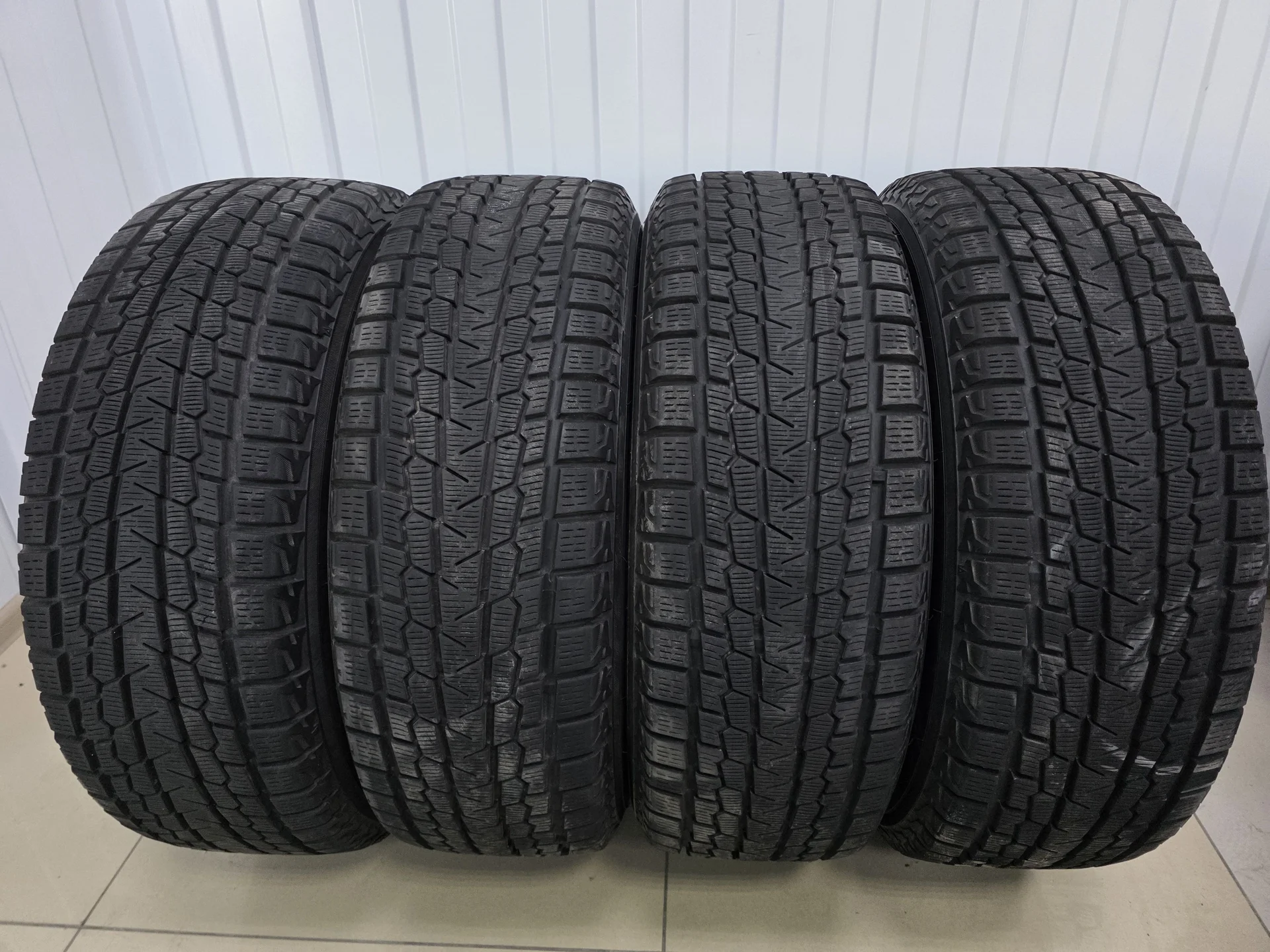 Шины 225/60R17 Yokohama - изображение 1