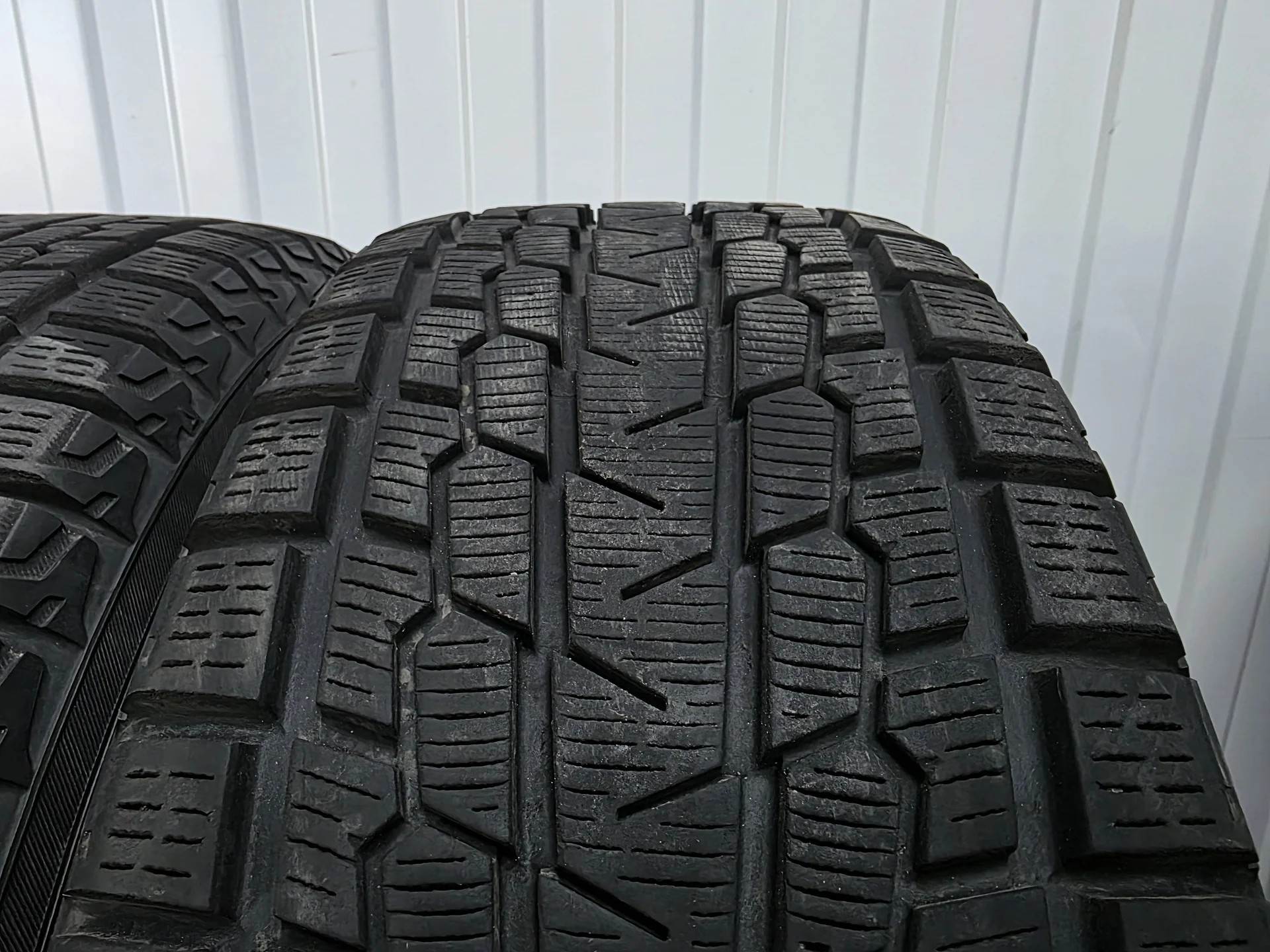 Шины 225/60R17 Yokohama - миниатюра 2