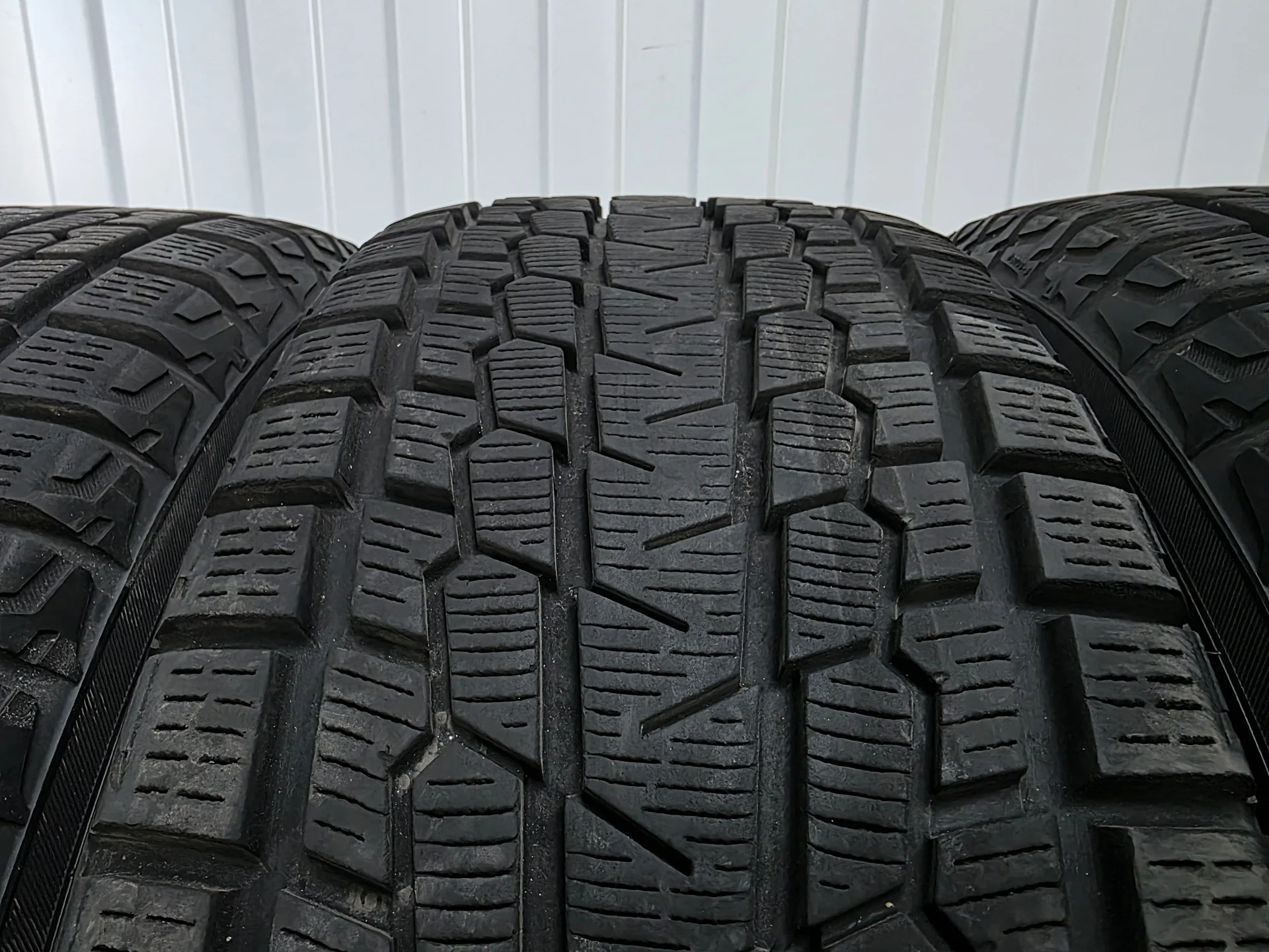 Шины 225/60R17 Yokohama - миниатюра 3