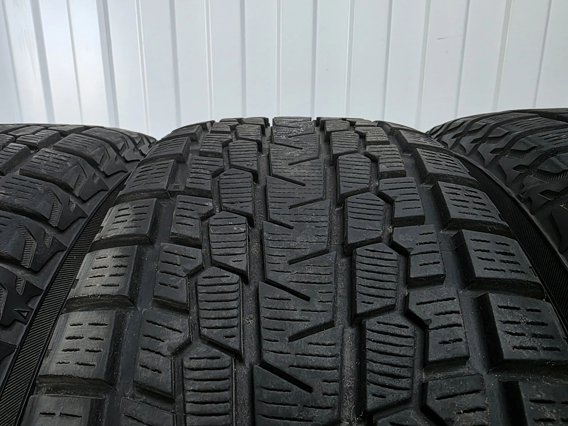 Шины 225/60R17 Yokohama - миниатюра 4