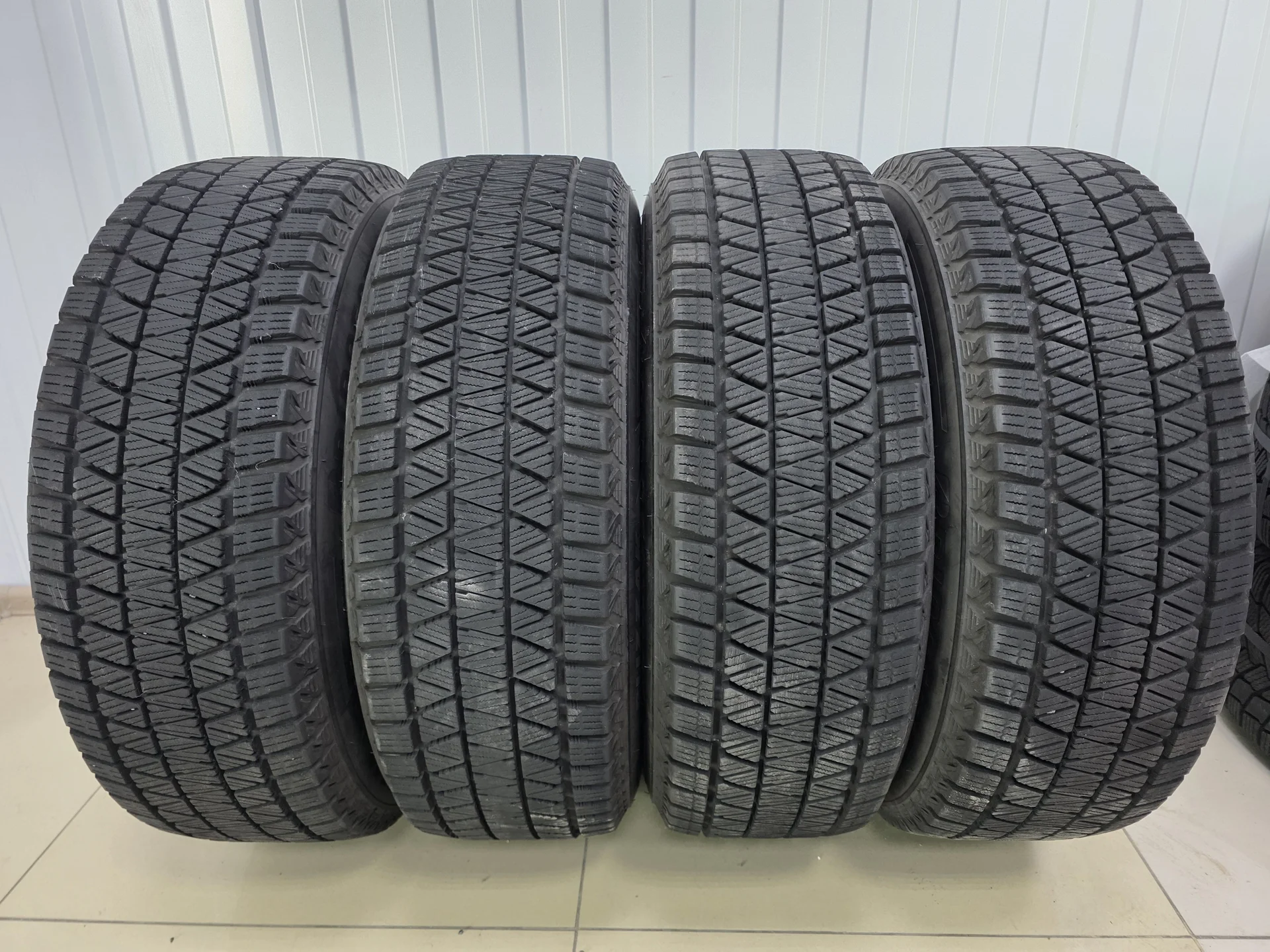 Шины 225/65R17 Bridgestone DM-V3 - изображение 1