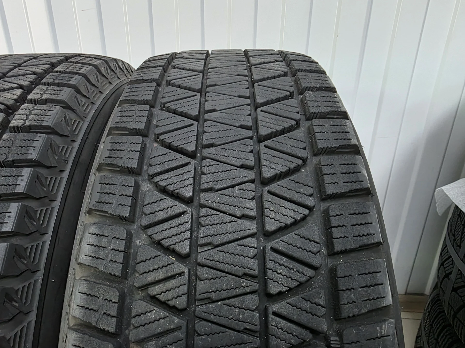 Шины 225/65R17 Bridgestone DM-V3 - миниатюра 2
