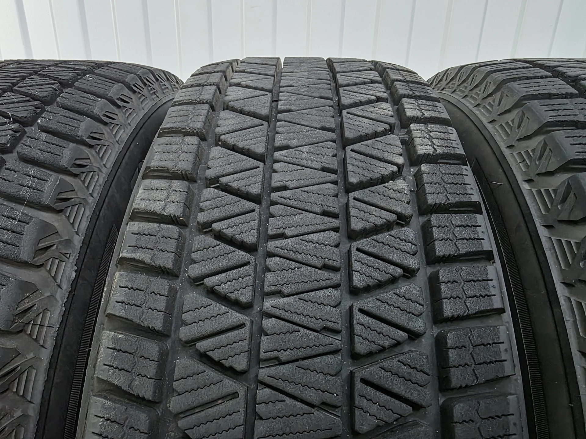 Шины 225/65R17 Bridgestone DM-V3 - миниатюра 3