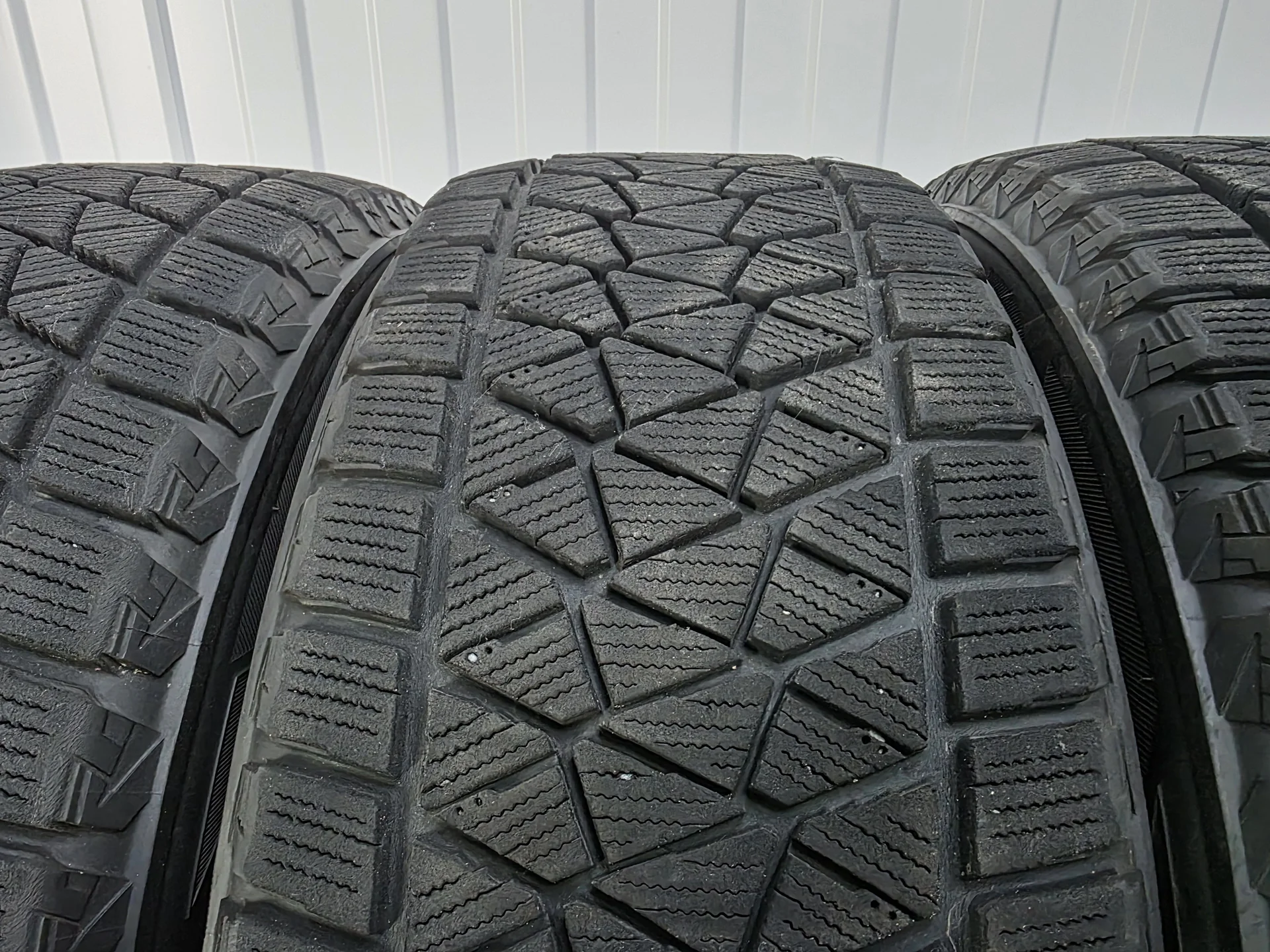 Шины 225/60R17 Bridgestone DM-V2 - миниатюра 4