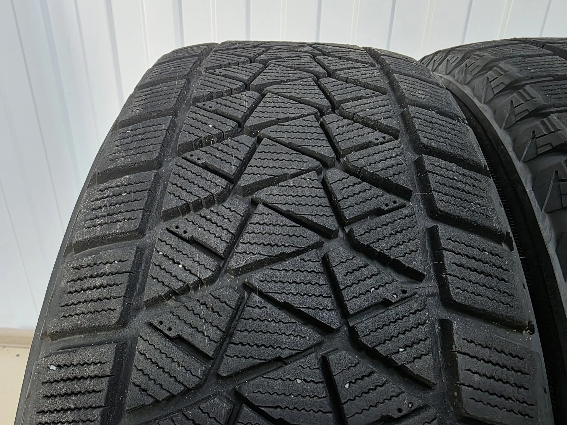 Шины 225/60R17 Bridgestone DM-V2 - миниатюра 5