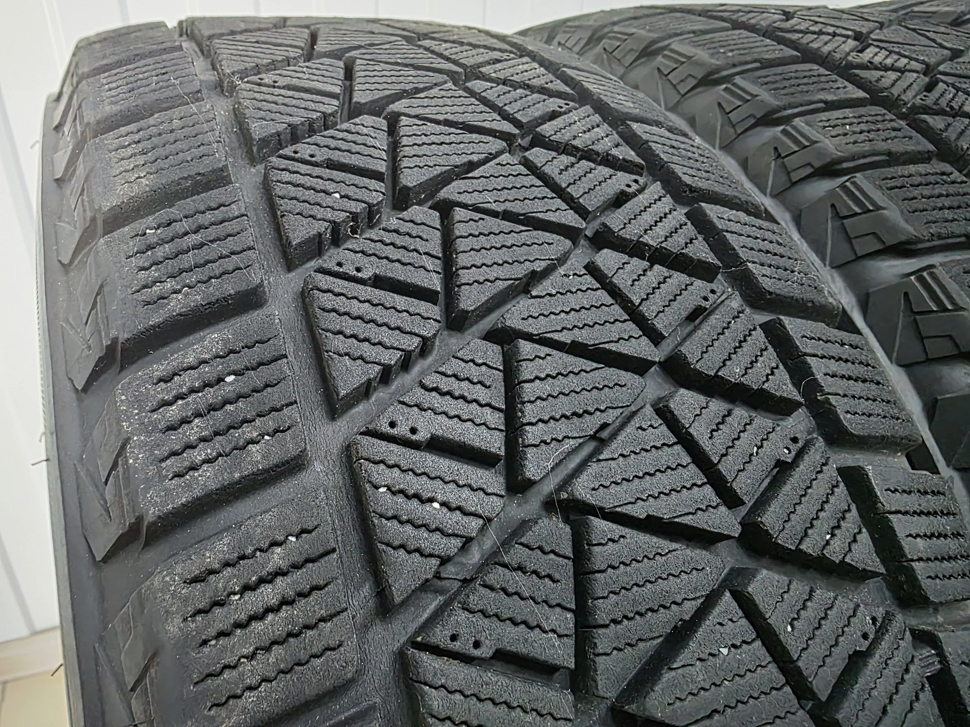 Шины 225/60R17 Bridgestone DM-V2 - миниатюра 6