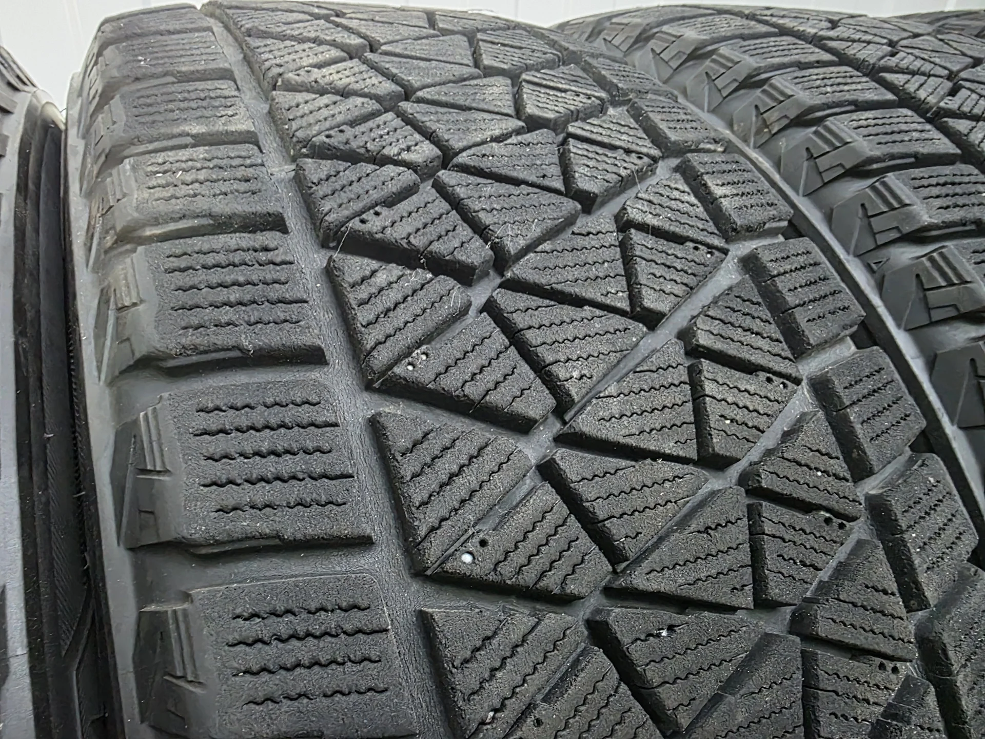 Шины 225/60R17 Bridgestone DM-V2 - миниатюра 7