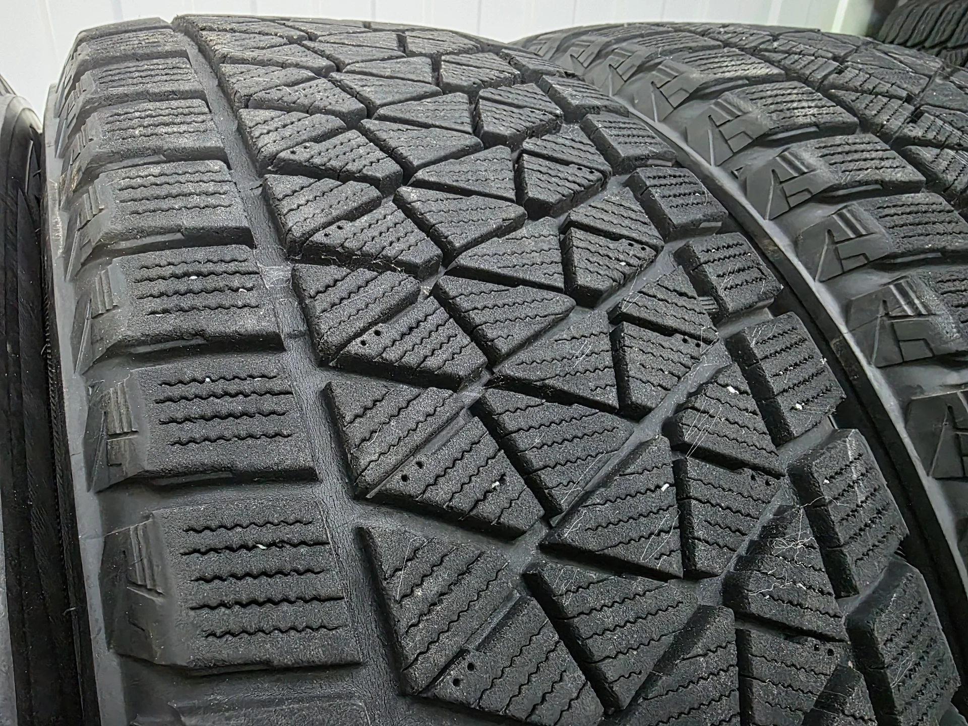 Шины 225/60R17 Bridgestone DM-V2 - миниатюра 8