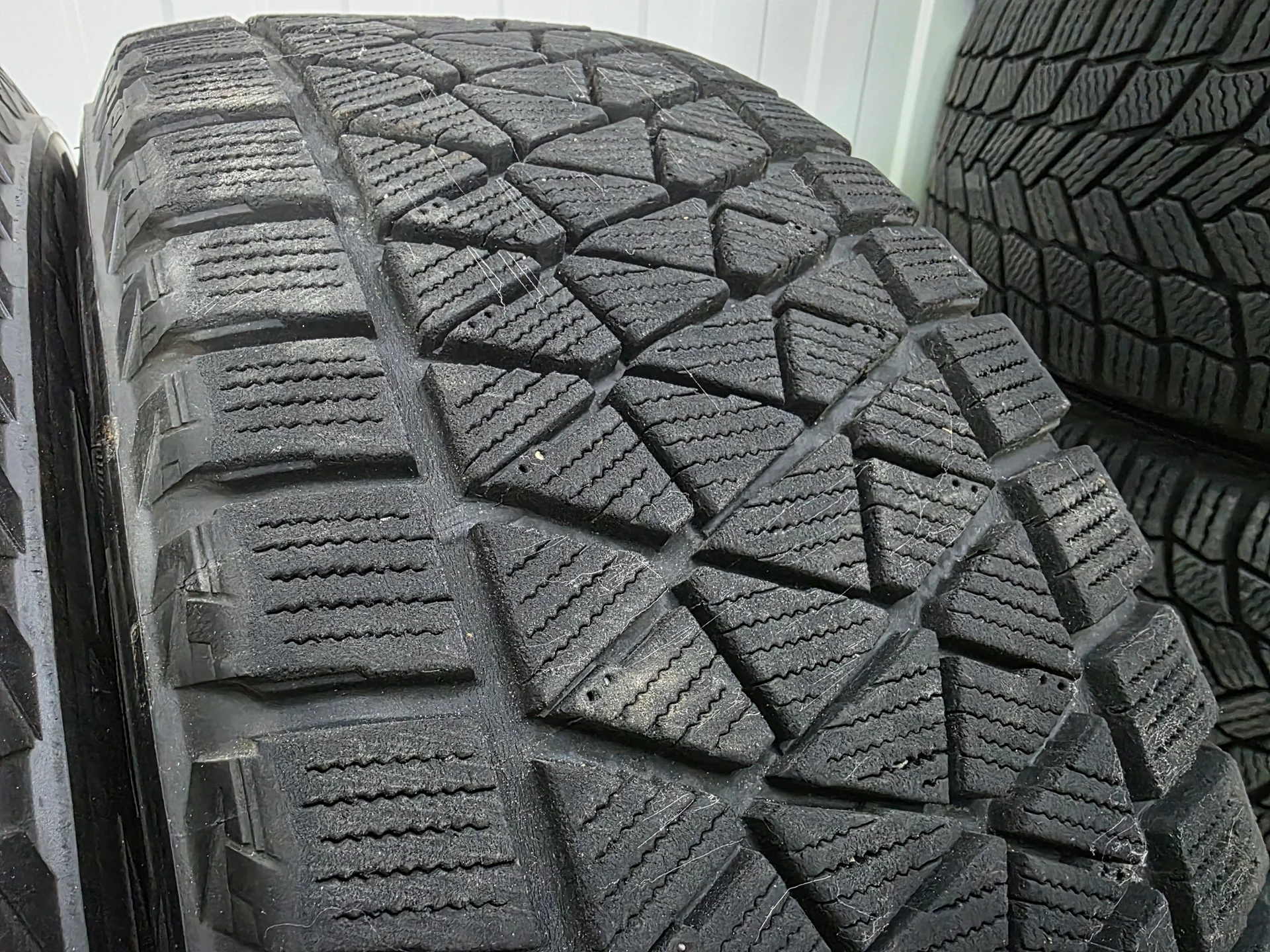 Шины 225/60R17 Bridgestone DM-V2 - миниатюра 9