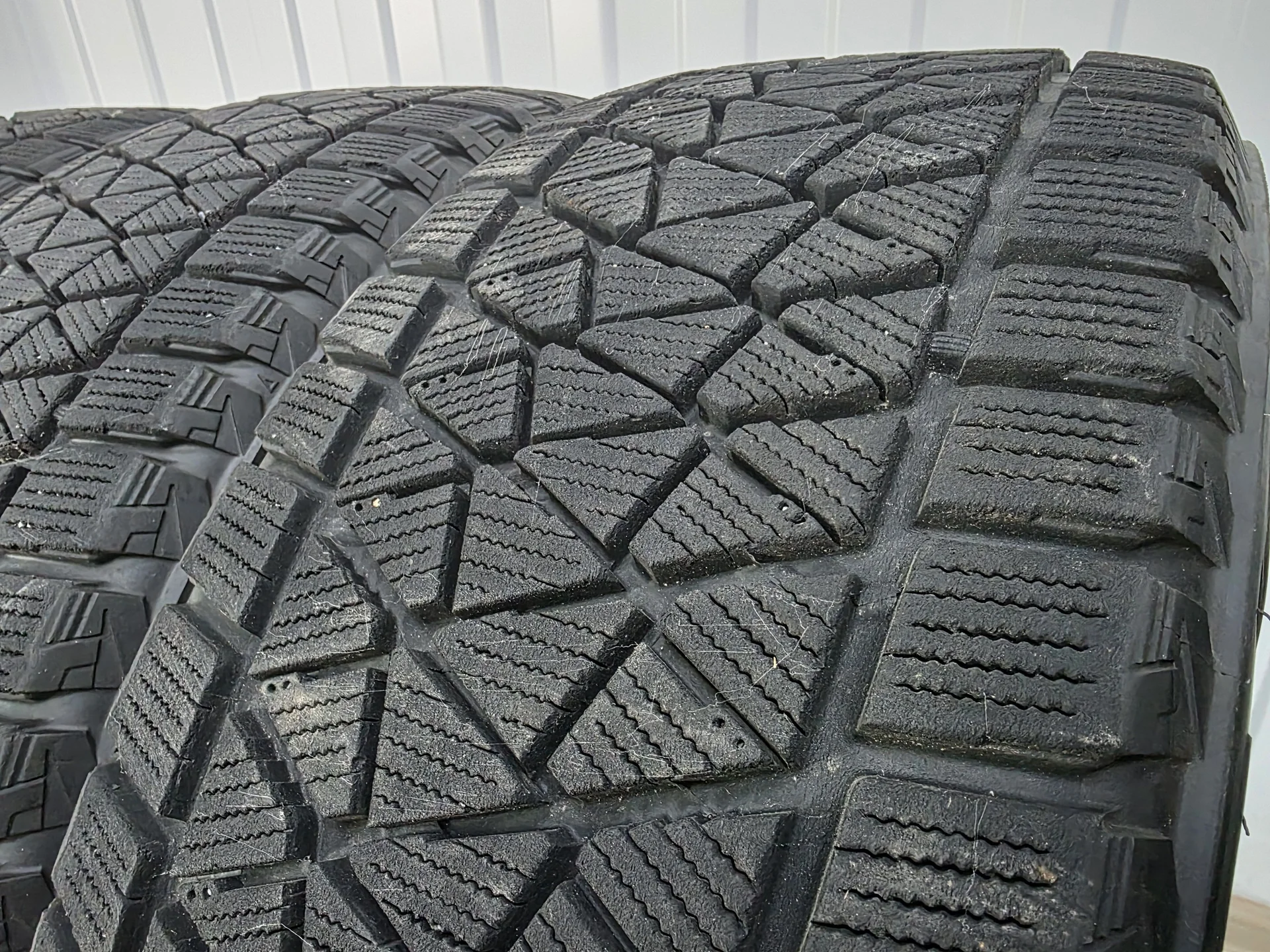Шины 225/60R17 Bridgestone DM-V2 - миниатюра 10