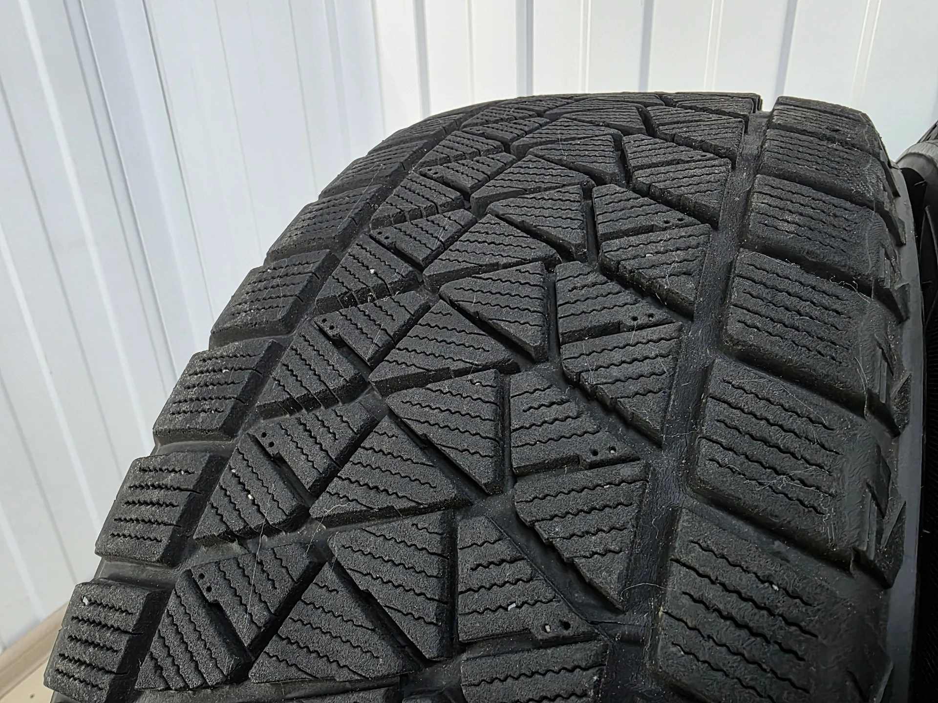 Шины 225/60R17 Bridgestone DM-V2 - миниатюра 13