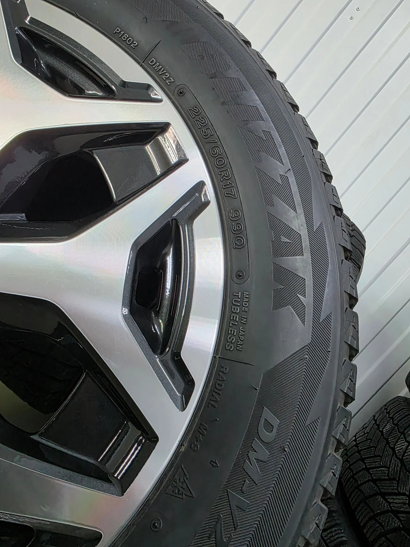 Шины 225/60R17 Bridgestone DM-V2 - миниатюра 14