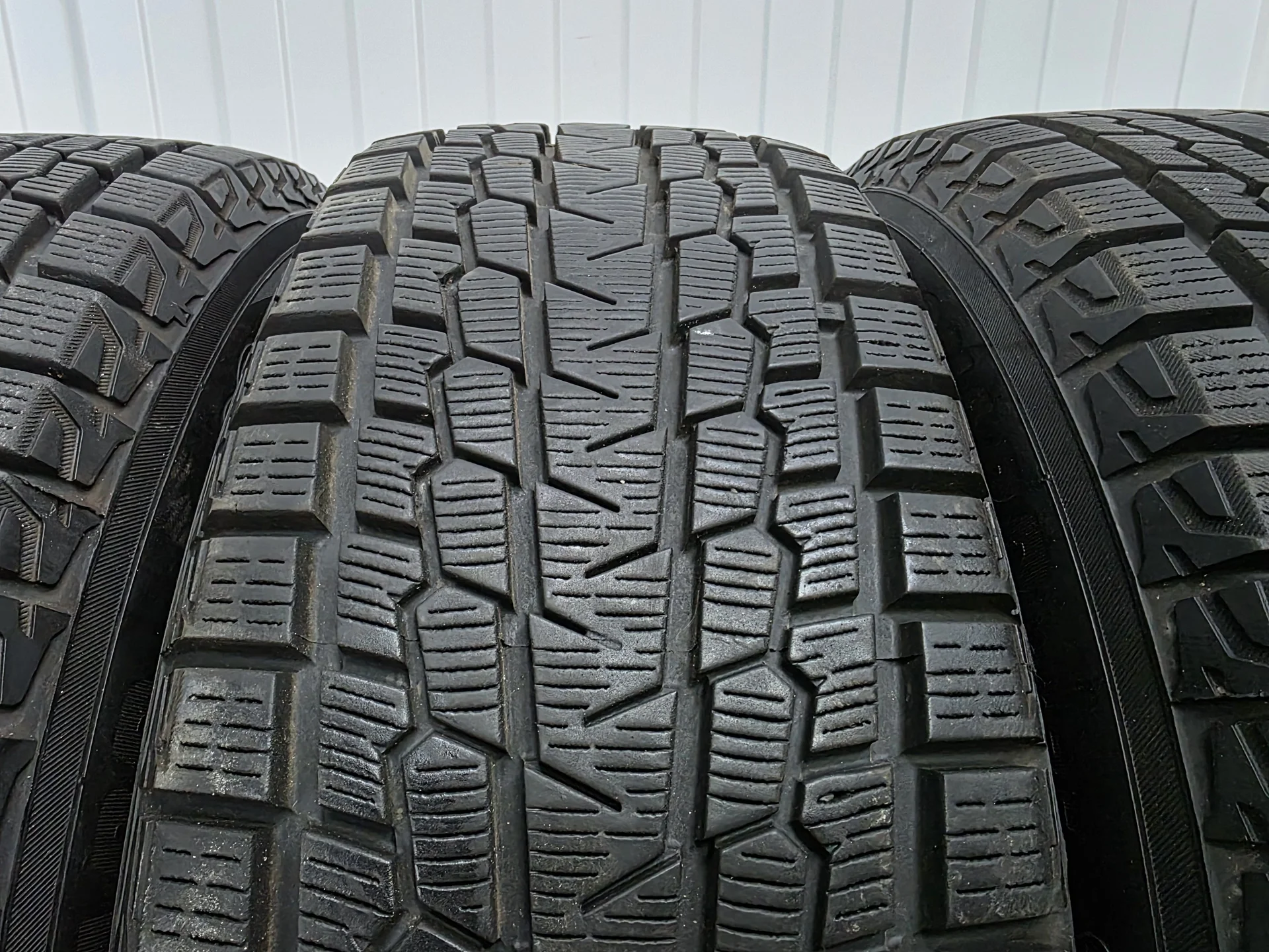 225/60R18 Yokohama - миниатюра 3
