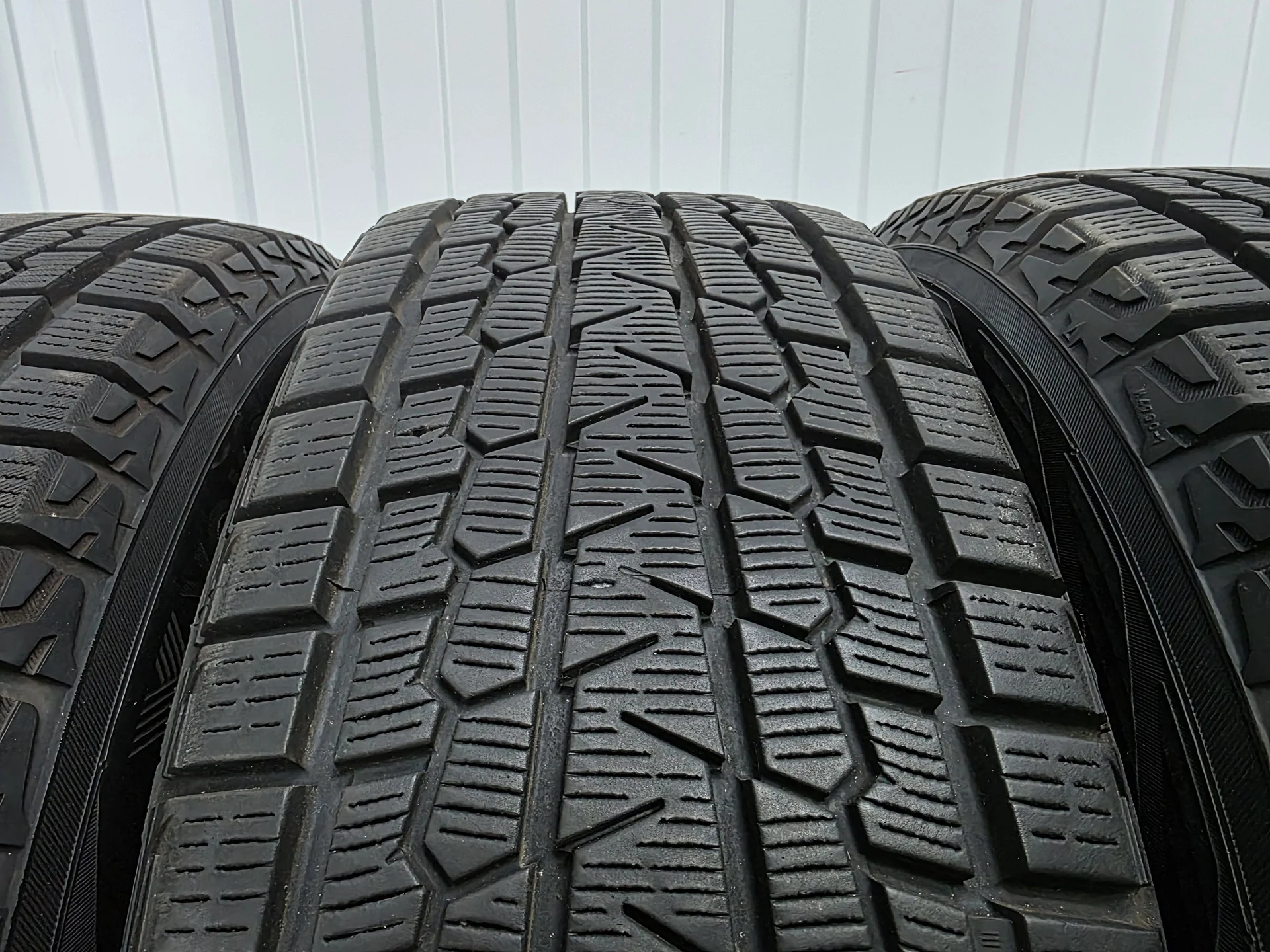 225/60R18 Yokohama - миниатюра 4