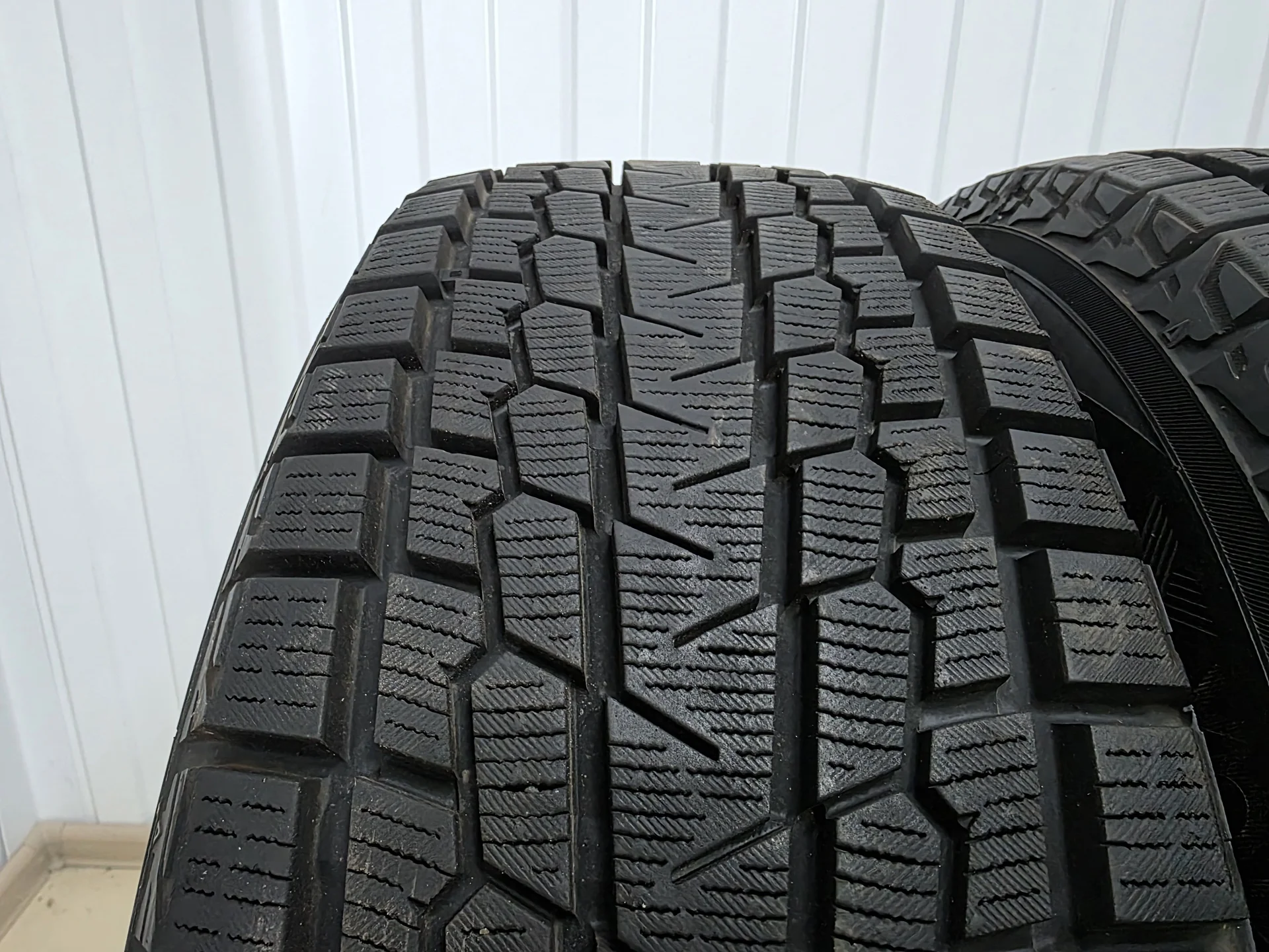 225/60R18 Yokohama - миниатюра 5