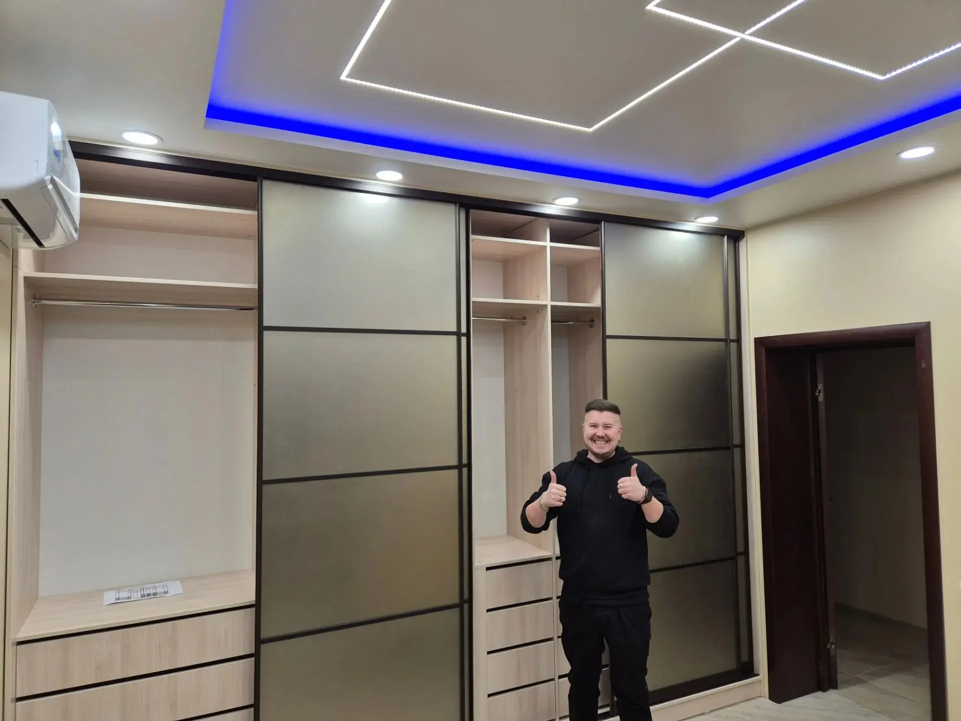 Шкафы, гардеробные, прихожие на заказ - изображение 1