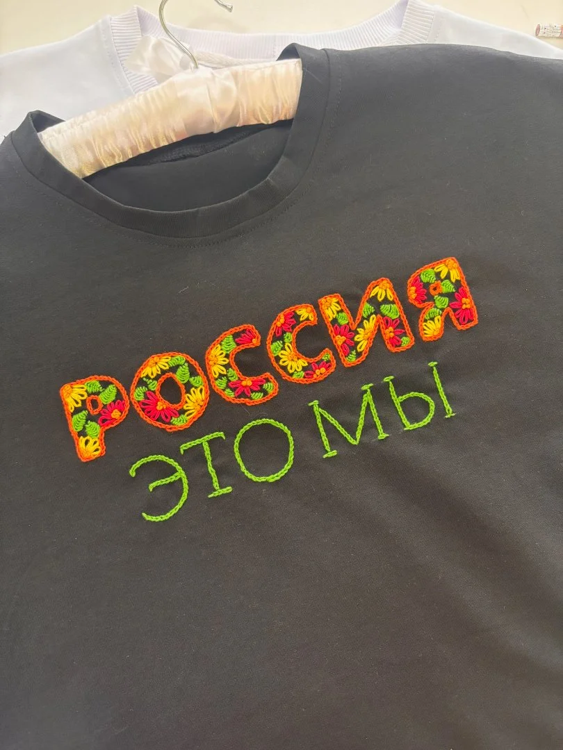 Ручная вышивка на одежде - изображение 1