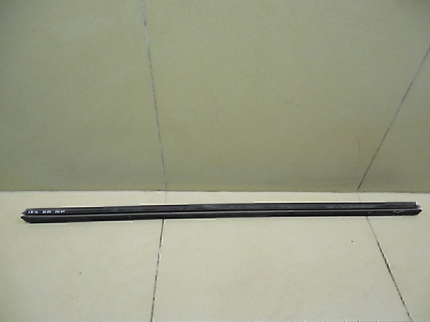 Накладка стекла заднего правого RENAULT Scenic 1996-1999 - миниатюра 5