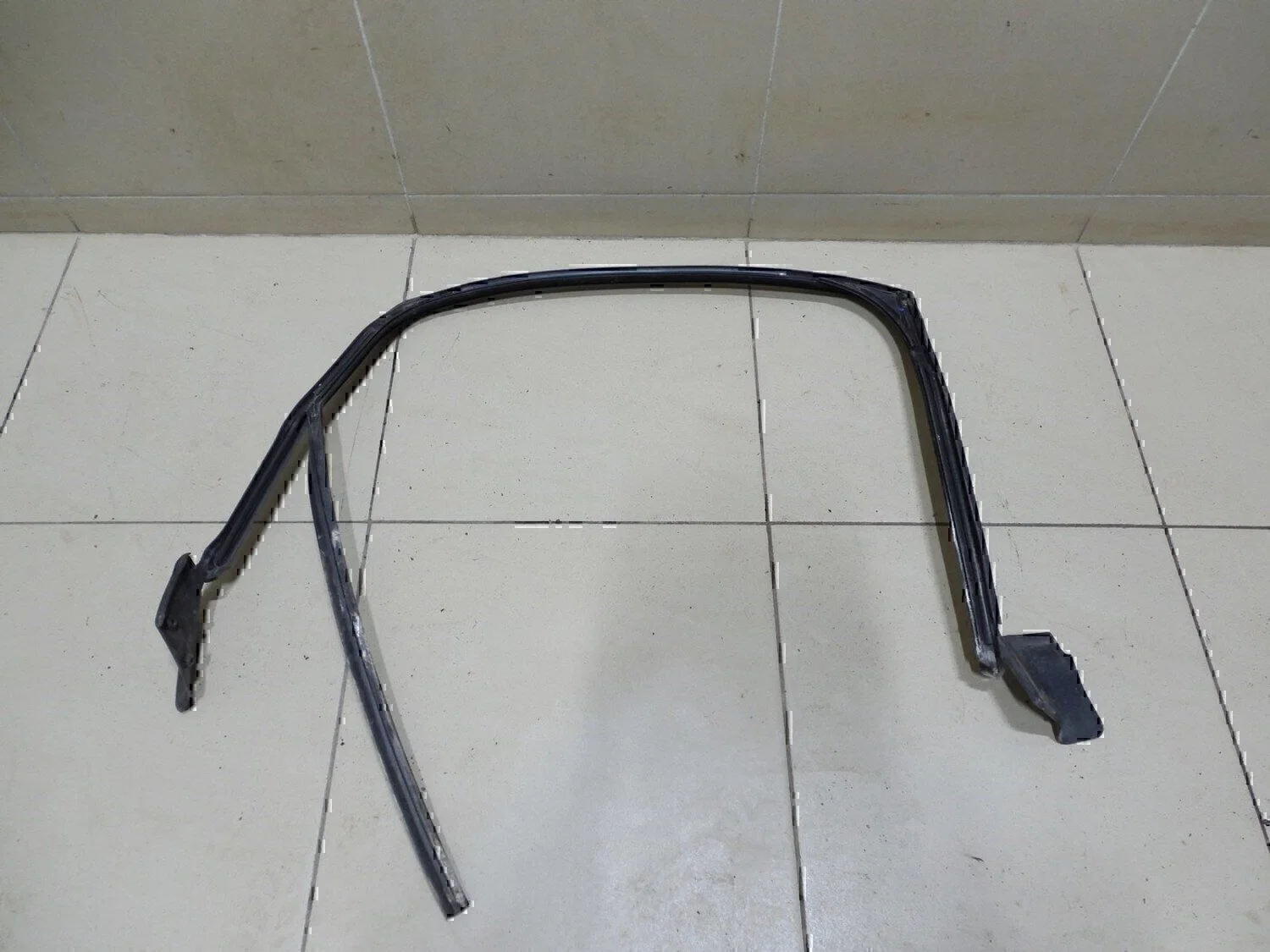 Уплотнитель стекла двери Audi A4 [B6] 2000-2004 - миниатюра 2