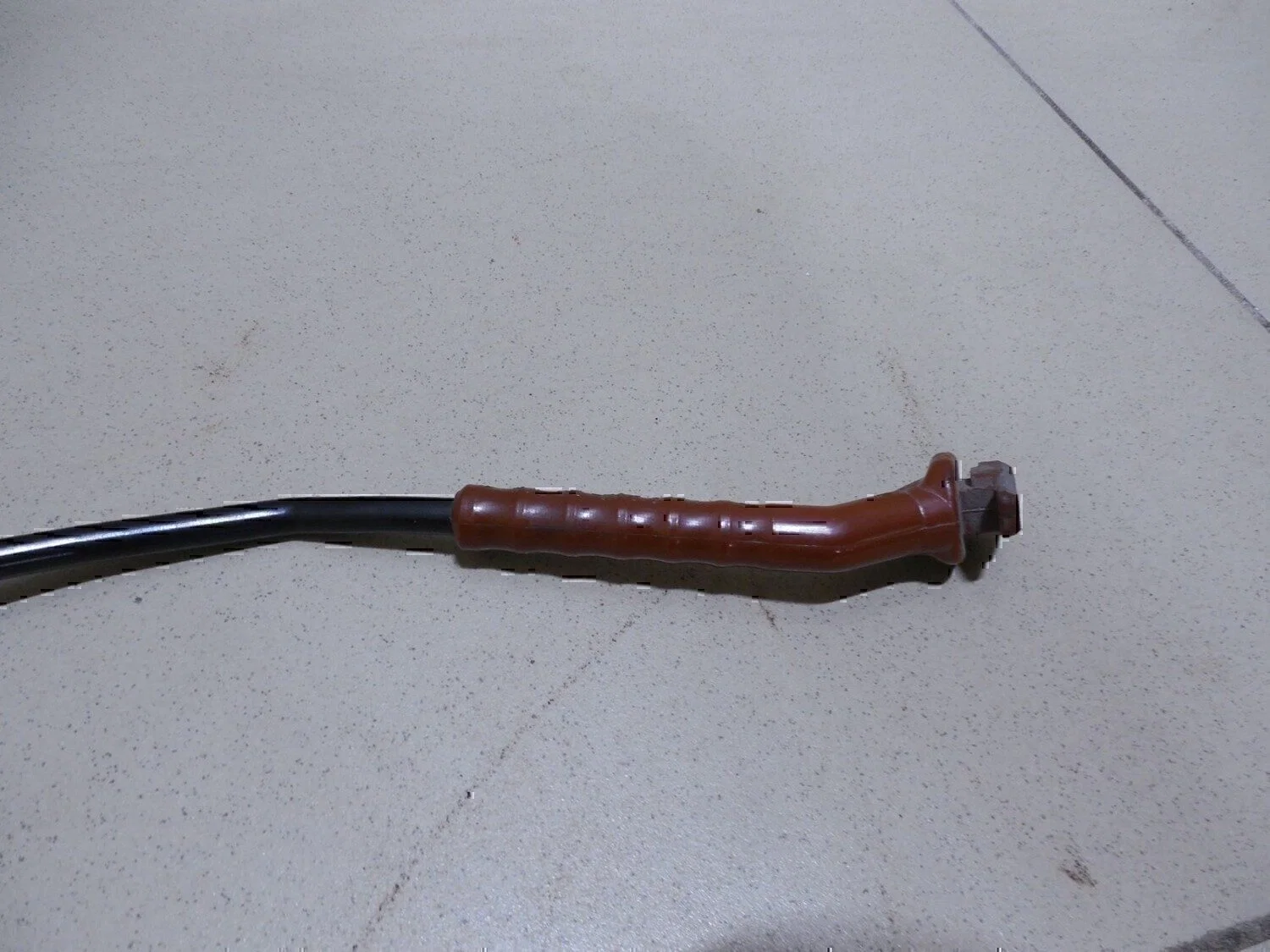 Держатель капота VW Tiguan 2011-2016 - миниатюра 2